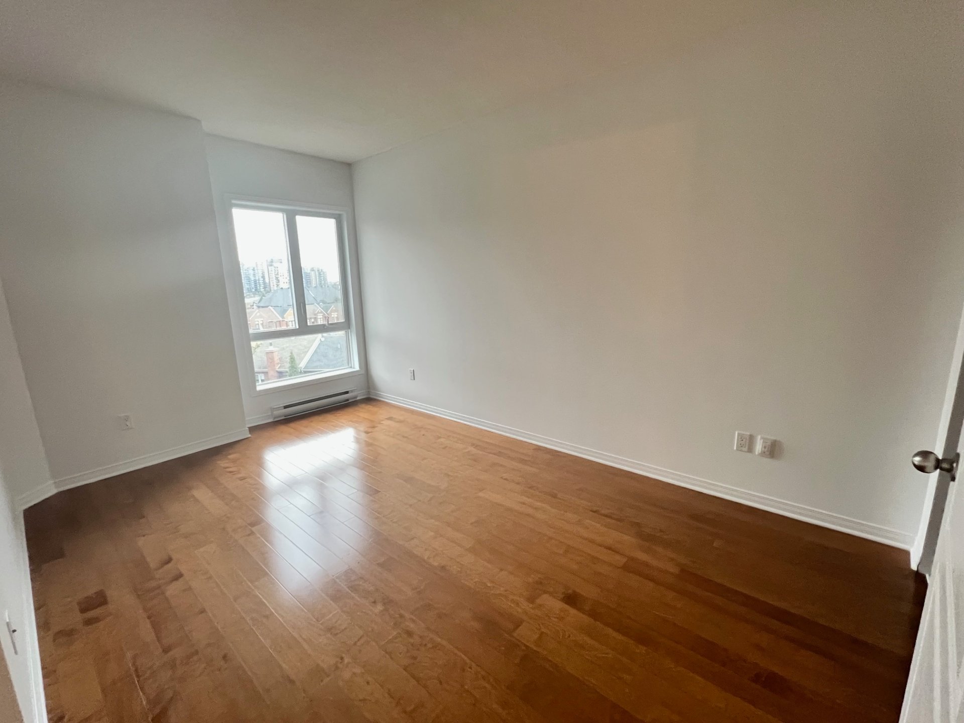 3330 Boul. Le Carrefour, Laval (Chomedey), Quebec H7T0B8, 2 Bedrooms Bedrooms, 5 Rooms Rooms,1 BathroomBathrooms,Residential,For Rent,Boul. Le Carrefour,14939124