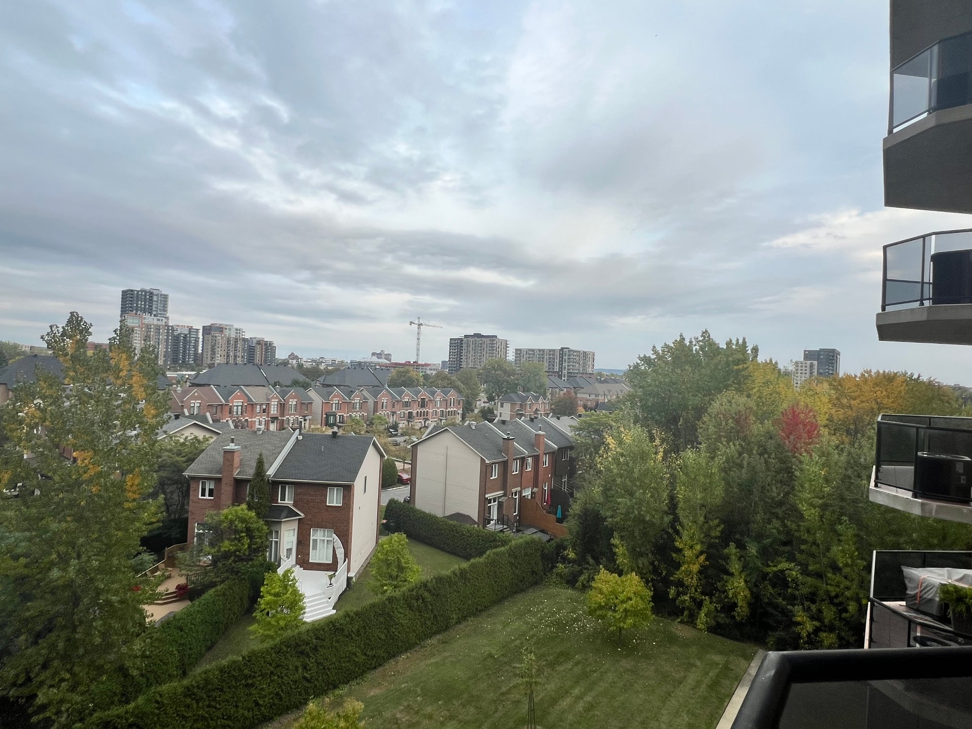 3330 Boul. Le Carrefour, Laval (Chomedey), Quebec H7T0B8, 2 Bedrooms Bedrooms, 5 Rooms Rooms,1 BathroomBathrooms,Residential,For Rent,Boul. Le Carrefour,14939124