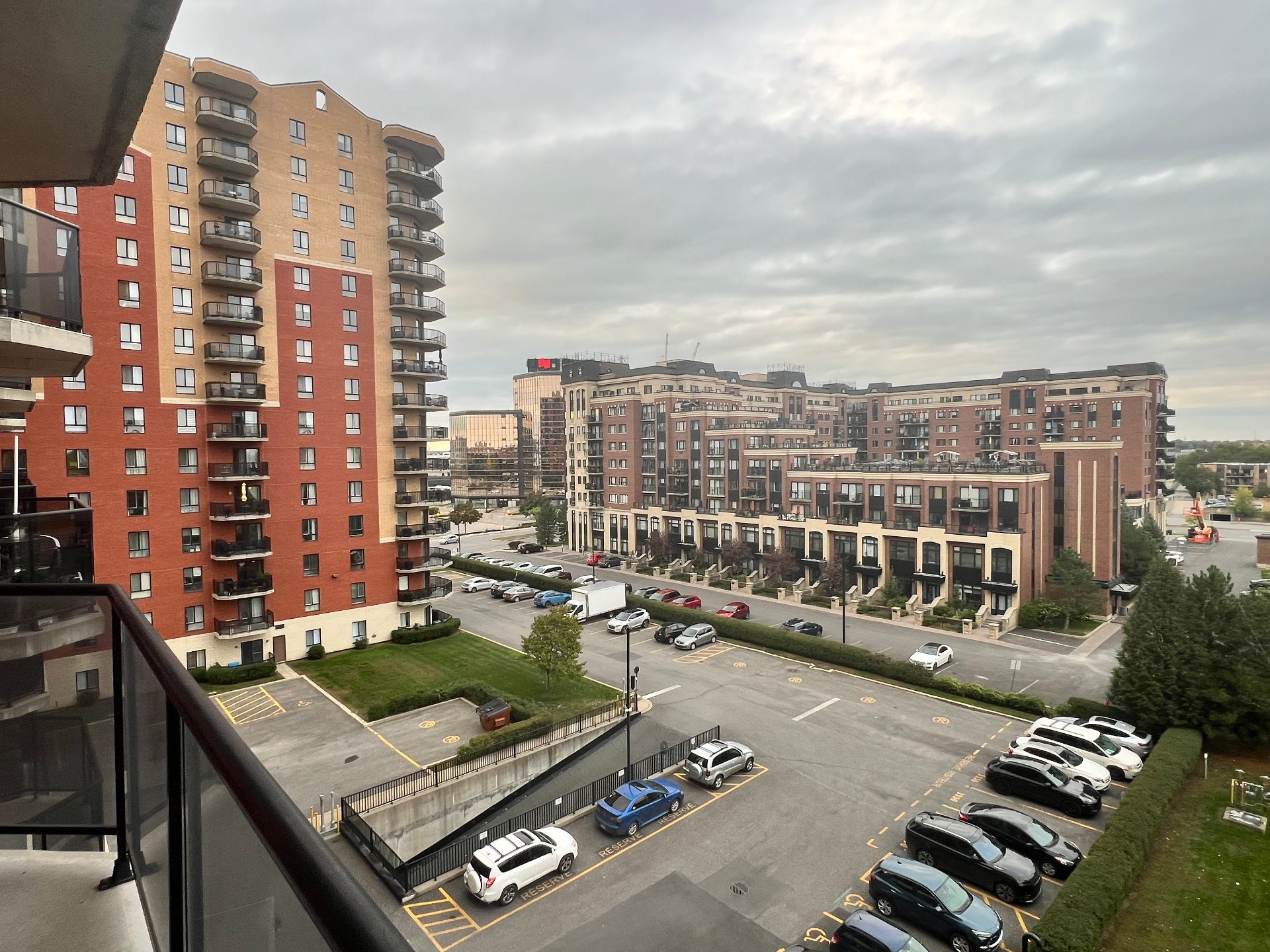 3330 Boul. Le Carrefour, Laval (Chomedey), Quebec H7T0B8, 2 Bedrooms Bedrooms, 5 Rooms Rooms,1 BathroomBathrooms,Residential,For Rent,Boul. Le Carrefour,14939124