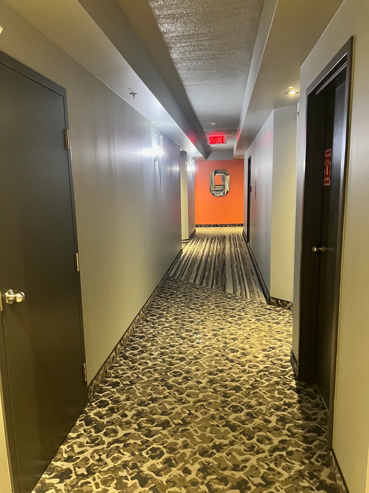 3330 Boul. Le Carrefour, Laval (Chomedey), Quebec H7T0B8, 2 Bedrooms Bedrooms, 5 Rooms Rooms,1 BathroomBathrooms,Residential,For Rent,Boul. Le Carrefour,14939124