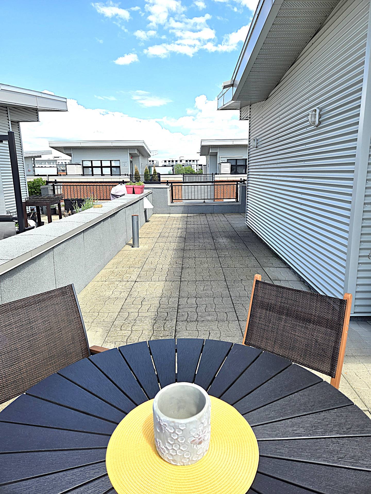 2264 Rue Victoria, Montréal (Lachine), Quebec H8S1Z3, 2 Chambres Chambres, 8 Chambres Chambres,1 Salle de bainsSalle de bain,Résidentiel,À vendre,Rue Victoria,28278664