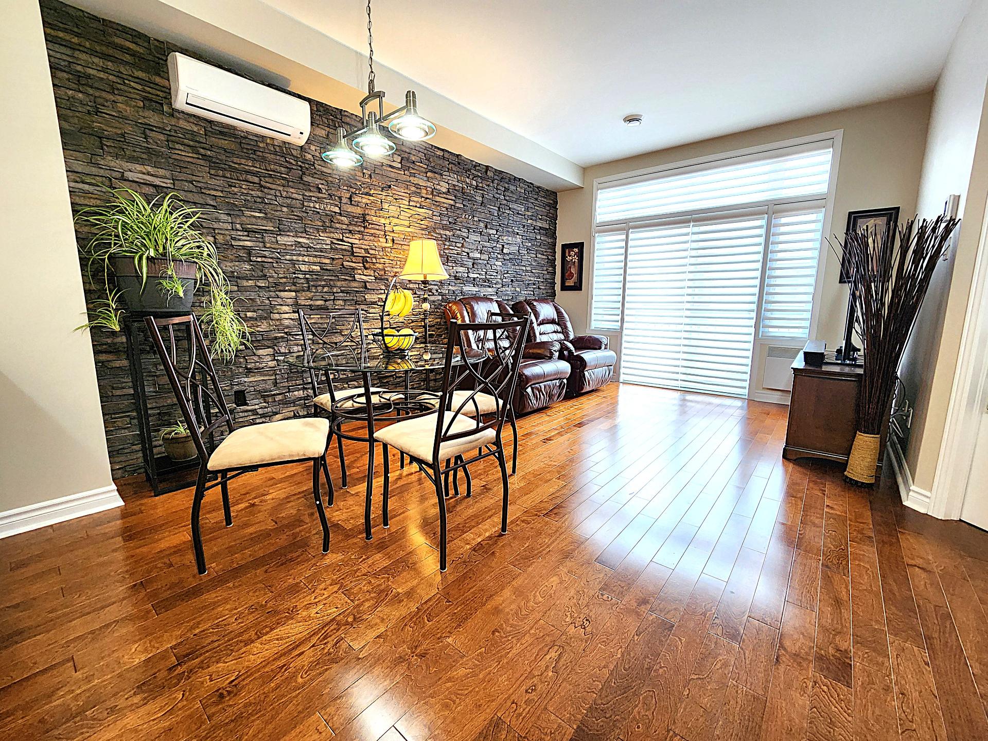 2264 Rue Victoria, Montréal (Lachine), Quebec H8S1Z3, 2 Chambres Chambres, 8 Chambres Chambres,1 Salle de bainsSalle de bain,Résidentiel,À vendre,Rue Victoria,28278664