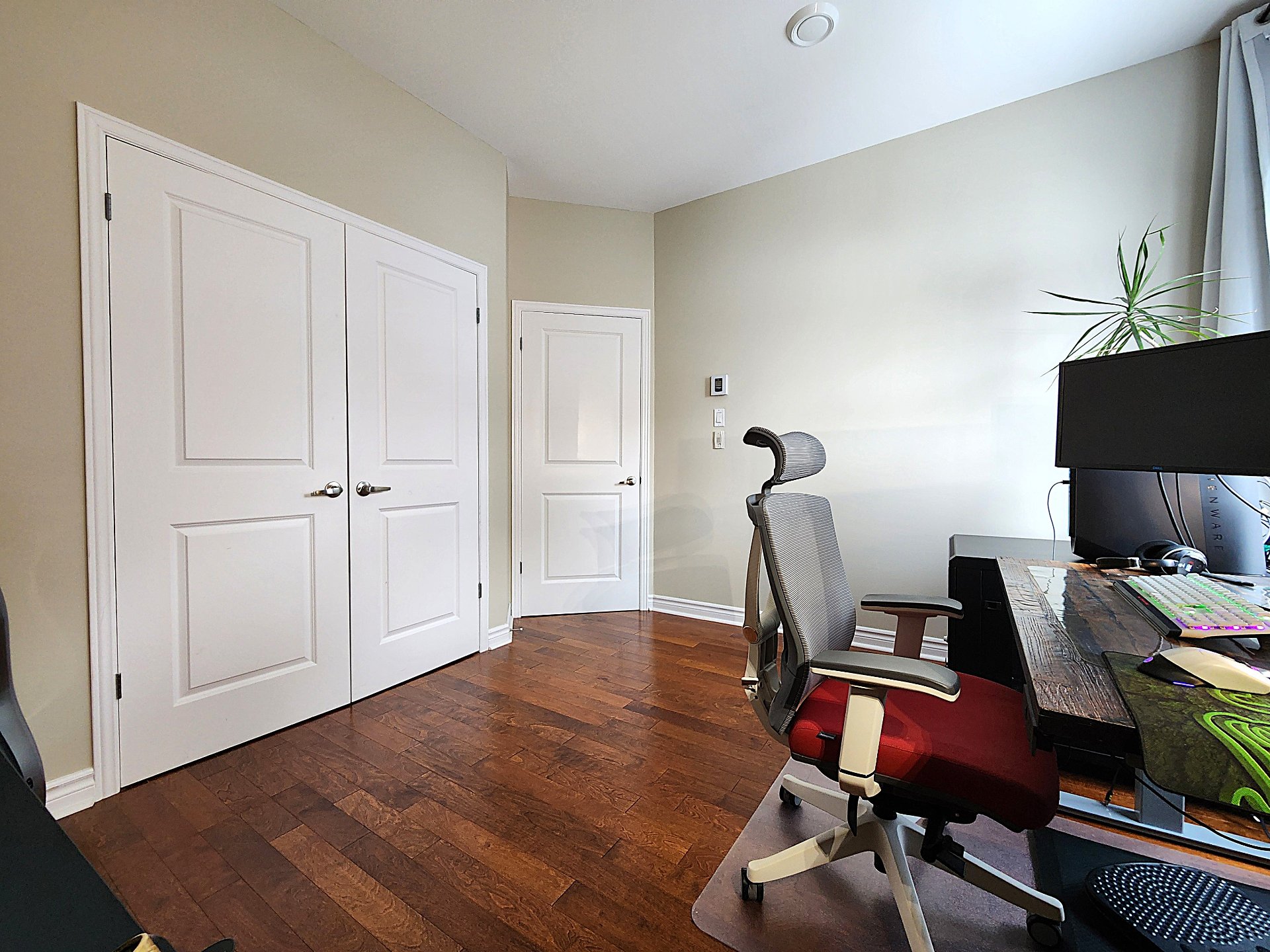 2264 Rue Victoria, Montréal (Lachine), Quebec H8S1Z3, 2 Chambres Chambres, 8 Chambres Chambres,1 Salle de bainsSalle de bain,Résidentiel,À vendre,Rue Victoria,28278664