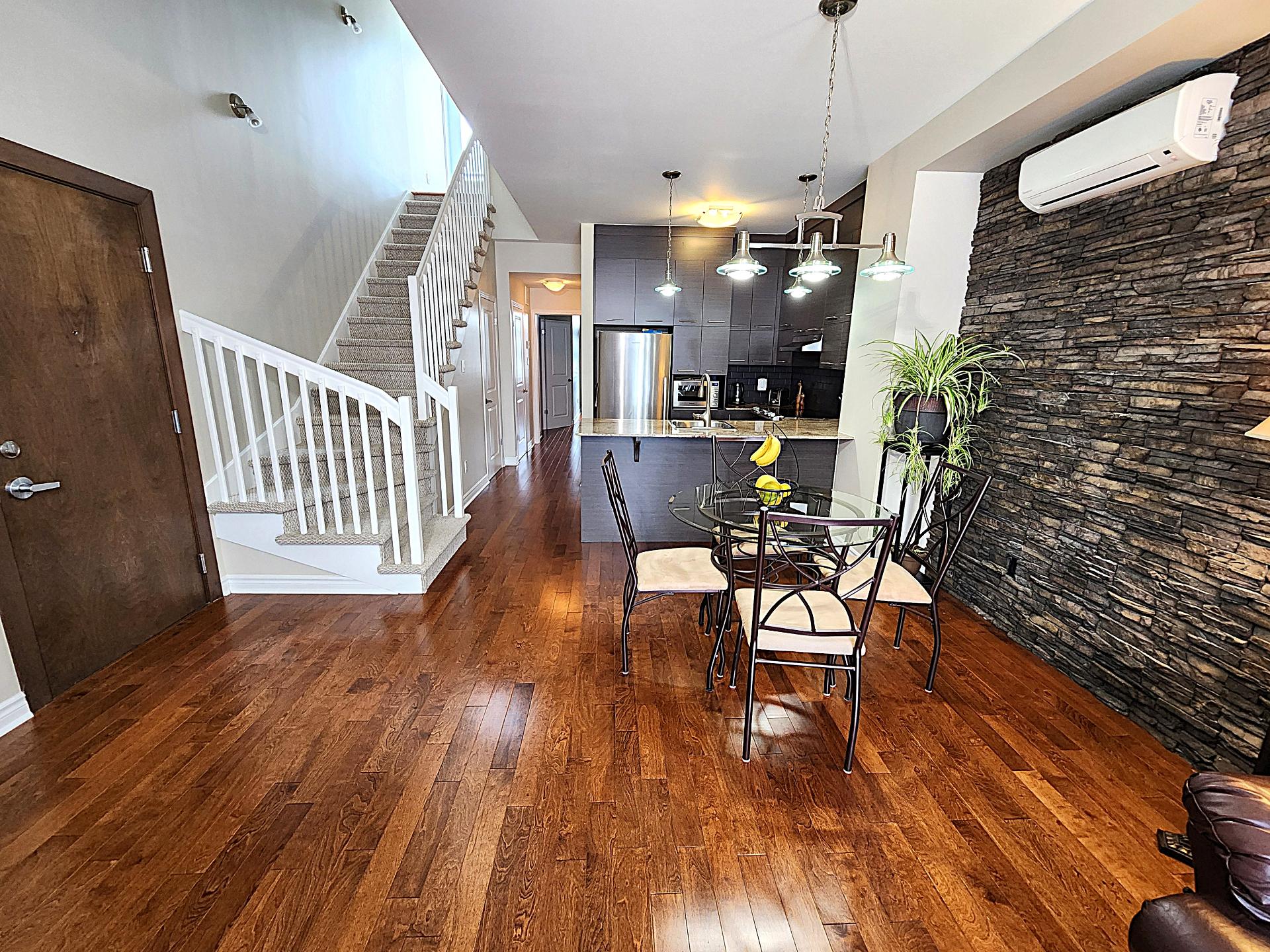 2264 Rue Victoria, Montréal (Lachine), Quebec H8S1Z3, 2 Chambres Chambres, 8 Chambres Chambres,1 Salle de bainsSalle de bain,Résidentiel,À vendre,Rue Victoria,28278664