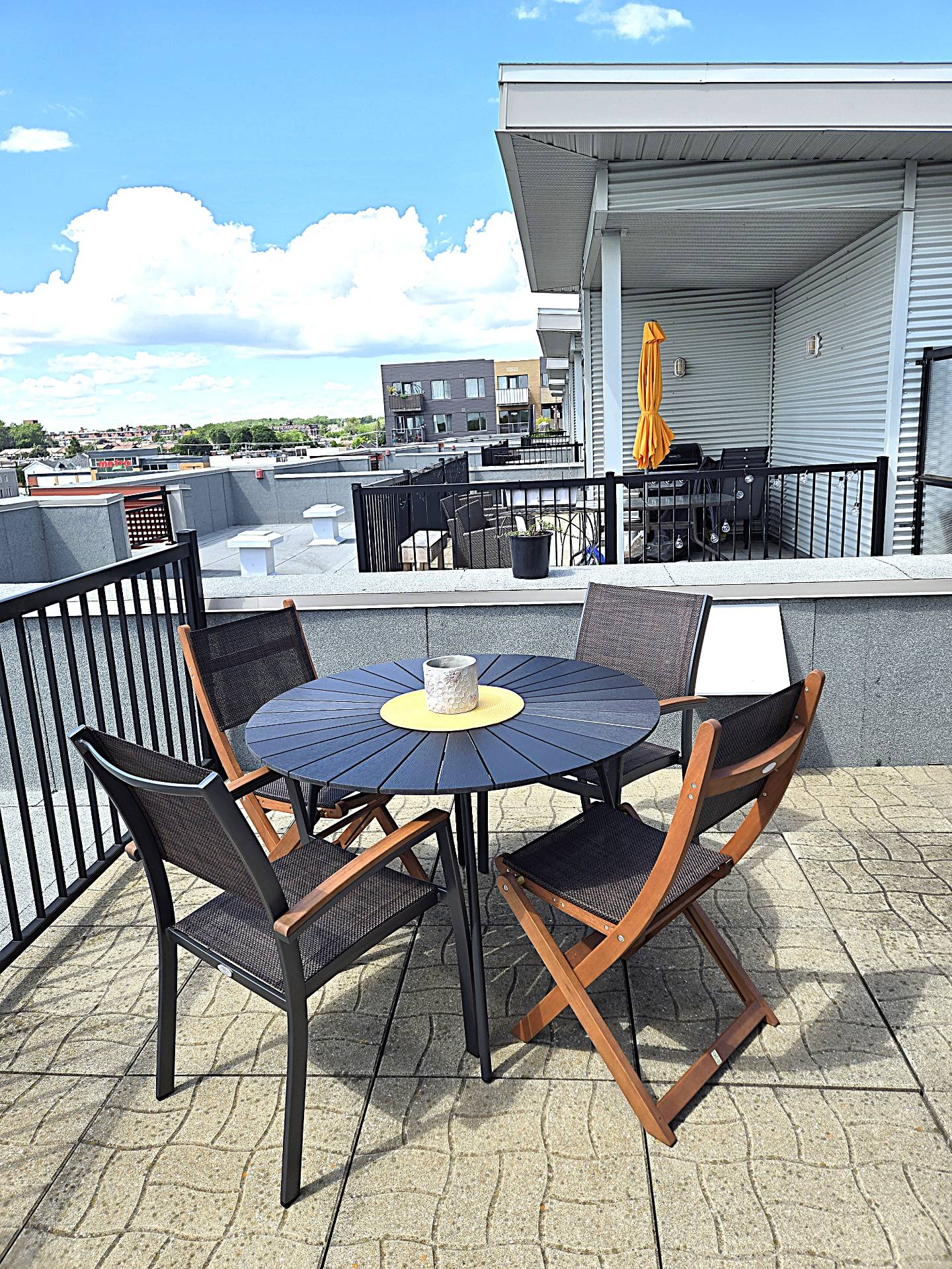 2264 Rue Victoria, Montréal (Lachine), Quebec H8S1Z3, 2 Chambres Chambres, 8 Chambres Chambres,1 Salle de bainsSalle de bain,Résidentiel,À vendre,Rue Victoria,28278664