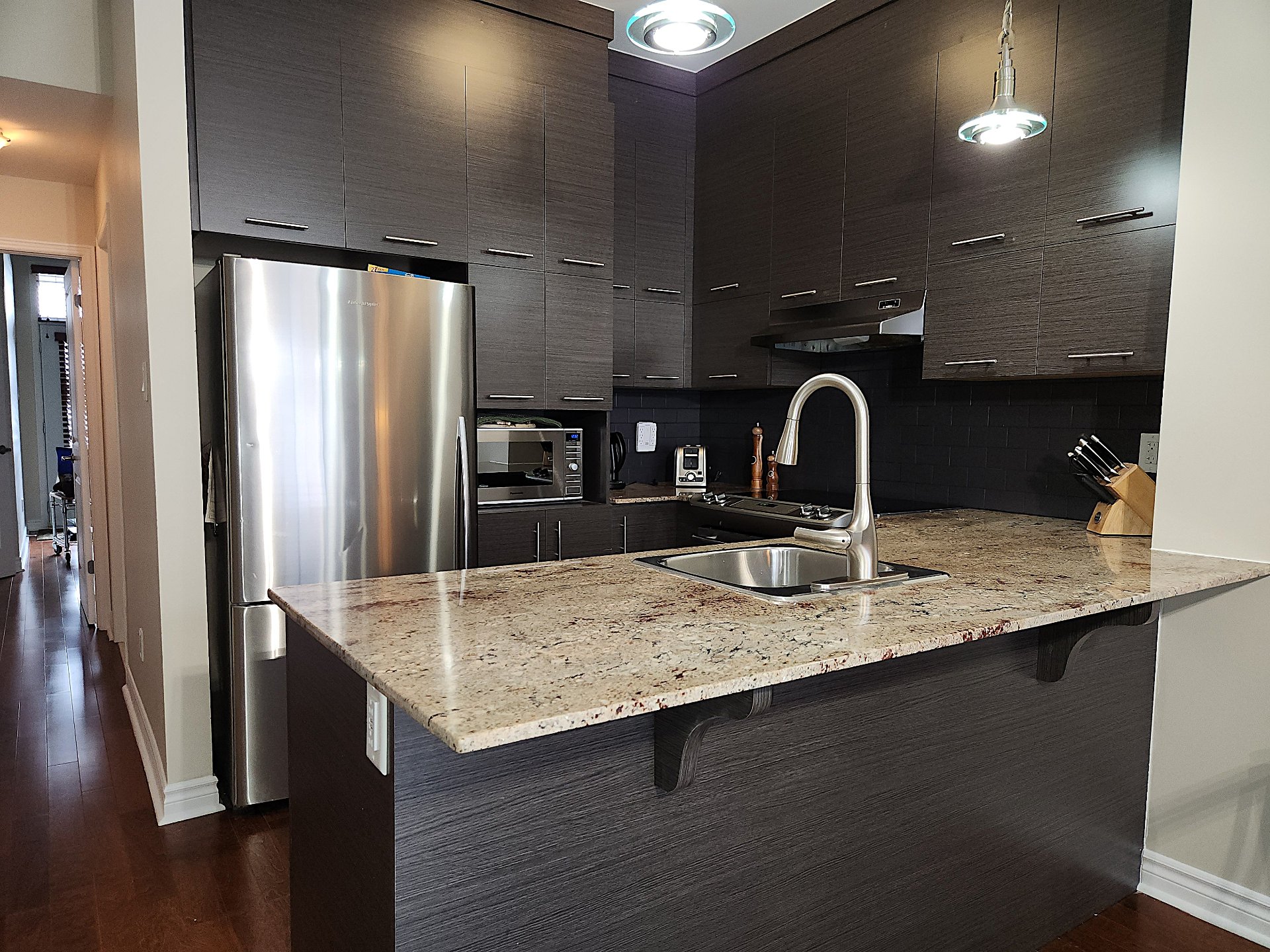 2264 Rue Victoria, Montréal (Lachine), Quebec H8S1Z3, 2 Chambres Chambres, 8 Chambres Chambres,1 Salle de bainsSalle de bain,Résidentiel,À vendre,Rue Victoria,28278664