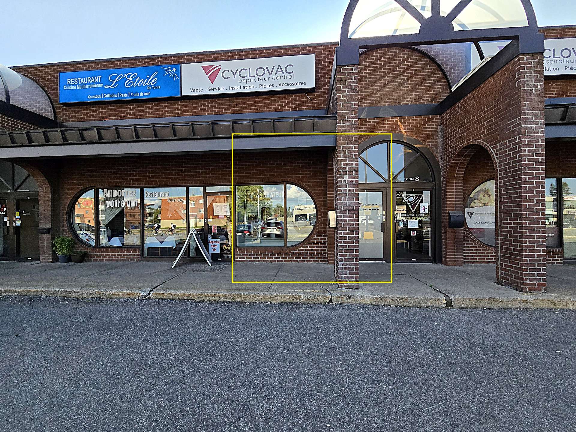 3000 Boul. des Laurentides, Laval (Vimont), Quebec H7K3G5, ,Commercial,For Rent,Boul. des Laurentides,26695749