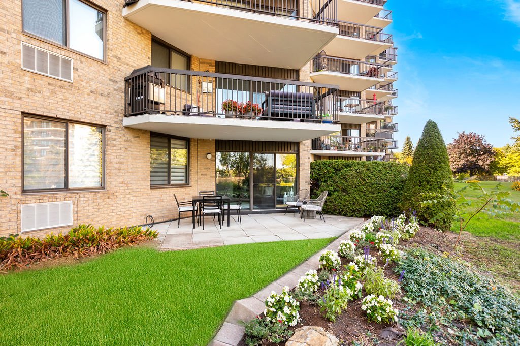 4520 Prom. Paton, Laval (Chomedey), Quebec H7W4X1, 2 Bedrooms Bedrooms, 6 Rooms Rooms,2 BathroomsBathrooms,Residential,For Sale,Prom. Paton,9852355