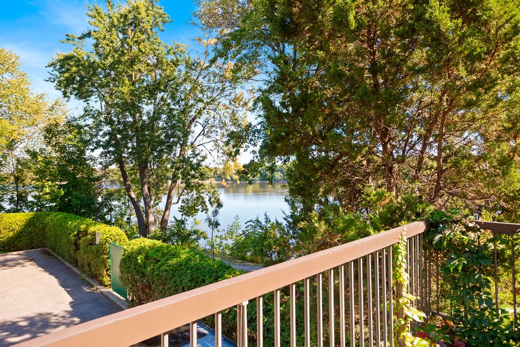 4520 Prom. Paton, Laval (Chomedey), Quebec H7W4X1, 2 Bedrooms Bedrooms, 6 Rooms Rooms,2 BathroomsBathrooms,Residential,For Sale,Prom. Paton,9852355