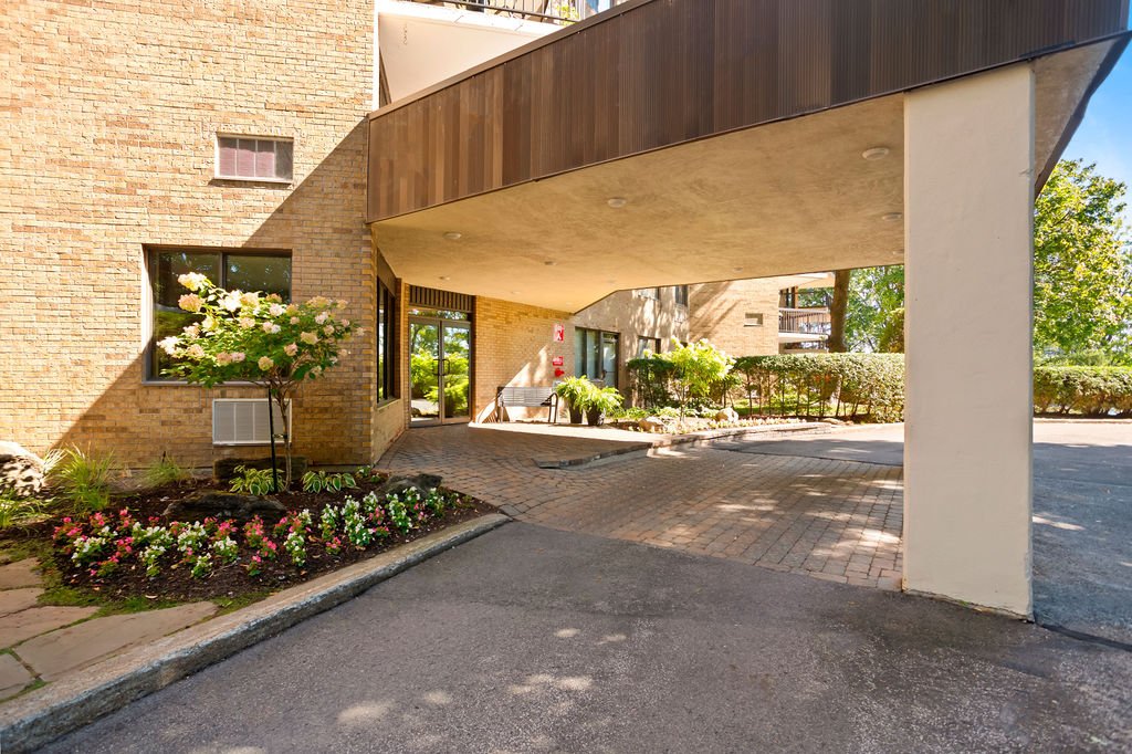 4520 Prom. Paton, Laval (Chomedey), Quebec H7W4X1, 2 Bedrooms Bedrooms, 6 Rooms Rooms,2 BathroomsBathrooms,Residential,For Sale,Prom. Paton,9852355