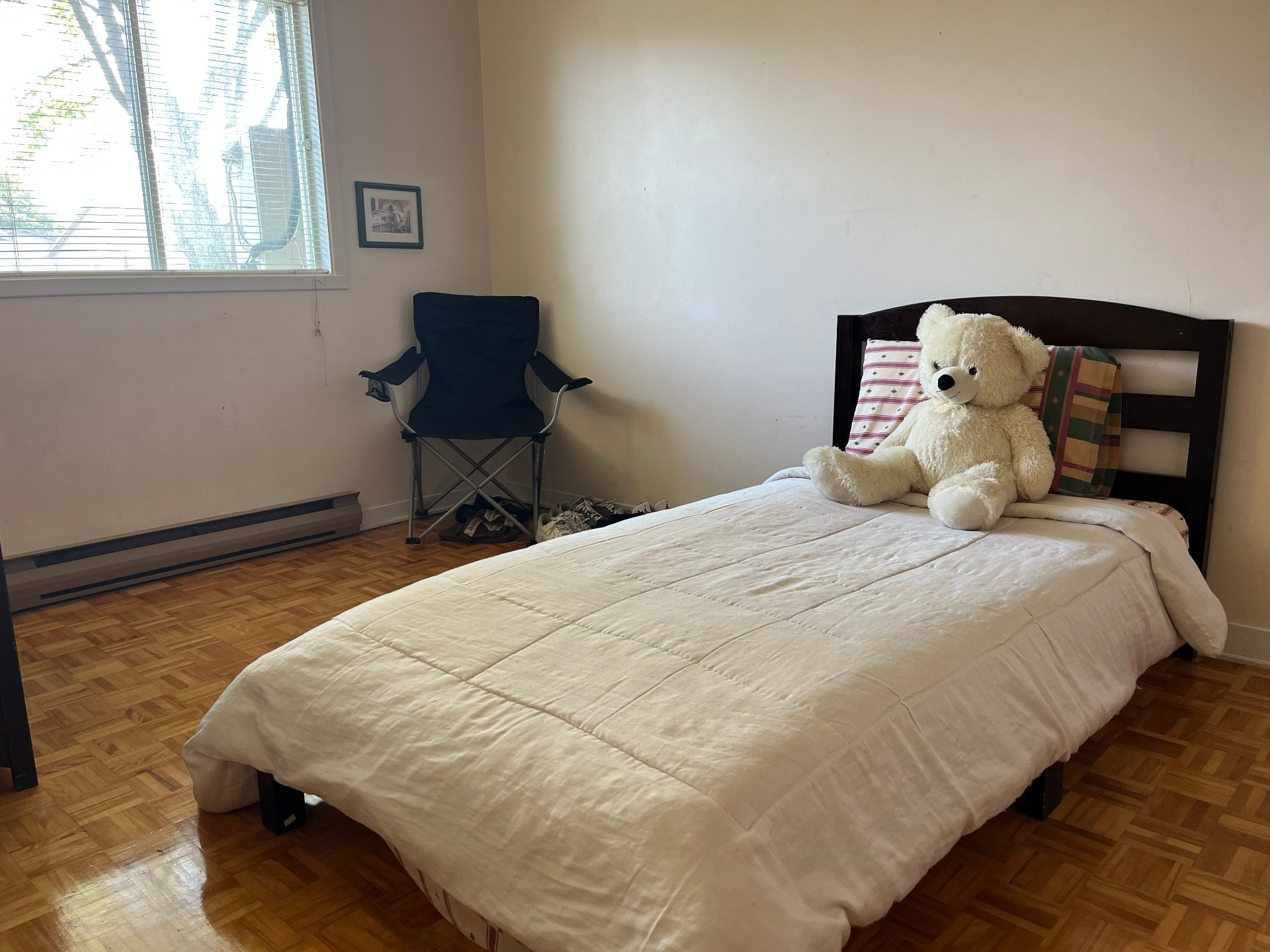 802 Rue Maisonneuve, Longueuil (Saint-Hubert), Quebec J3Y7W8, 3 Chambres Chambres, 8 Chambres Chambres,1 Salle de bainsSalle de bain,Résidentiel,À vendre,Rue Maisonneuve,27461595