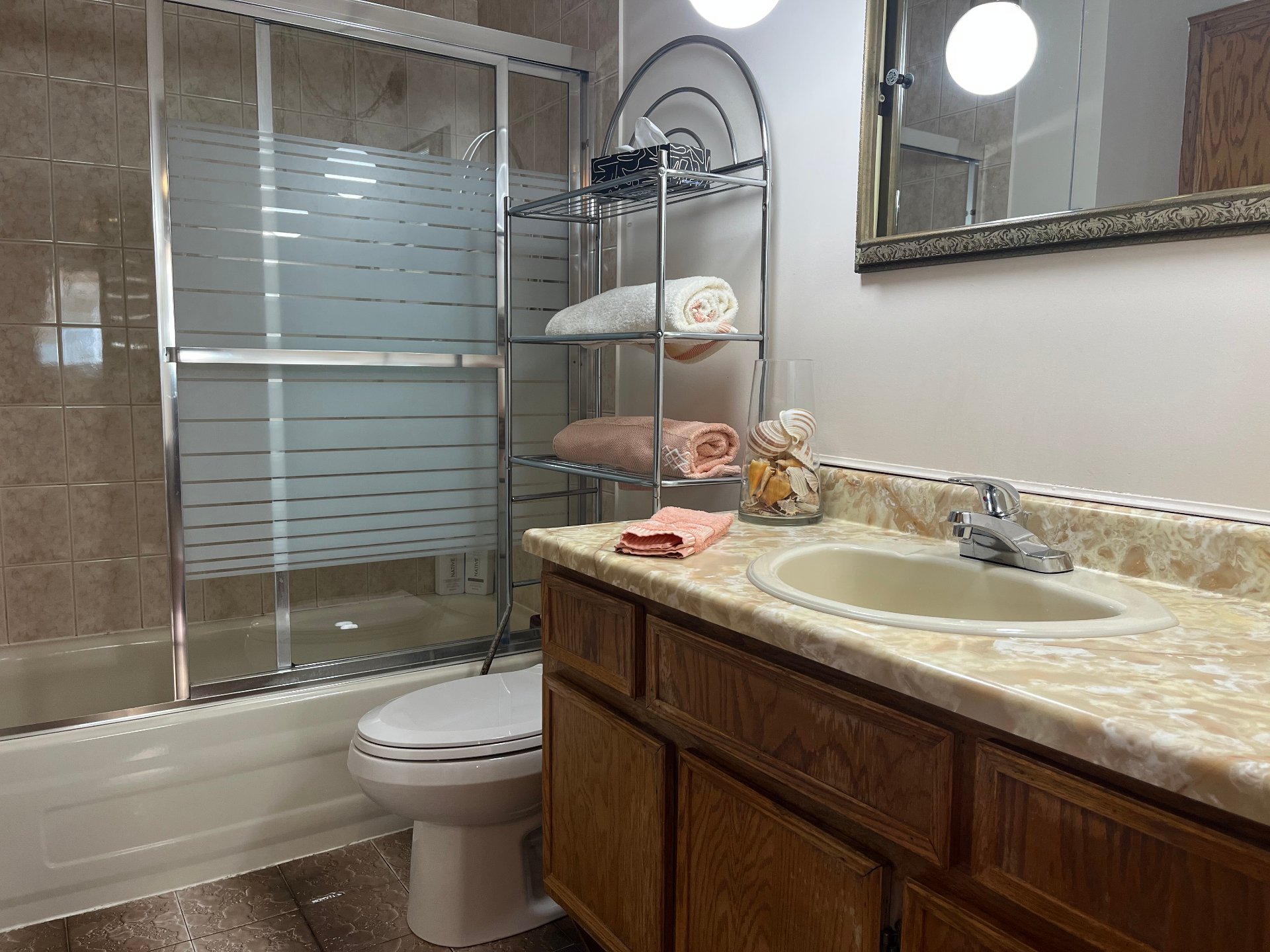 802 Rue Maisonneuve, Longueuil (Saint-Hubert), Quebec J3Y7W8, 3 Chambres Chambres, 8 Chambres Chambres,1 Salle de bainsSalle de bain,Résidentiel,À vendre,Rue Maisonneuve,27461595