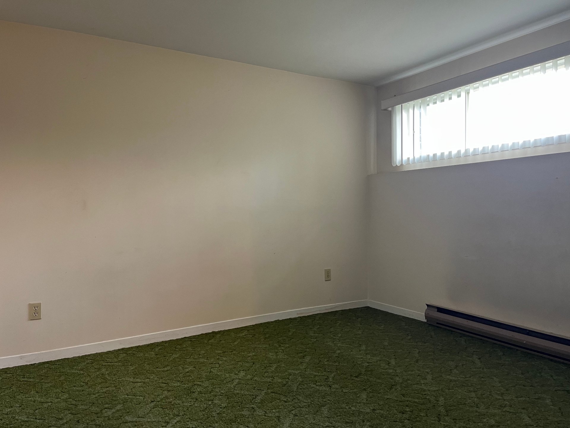 802 Rue Maisonneuve, Longueuil (Saint-Hubert), Quebec J3Y7W8, 3 Chambres Chambres, 8 Chambres Chambres,1 Salle de bainsSalle de bain,Résidentiel,À vendre,Rue Maisonneuve,27461595