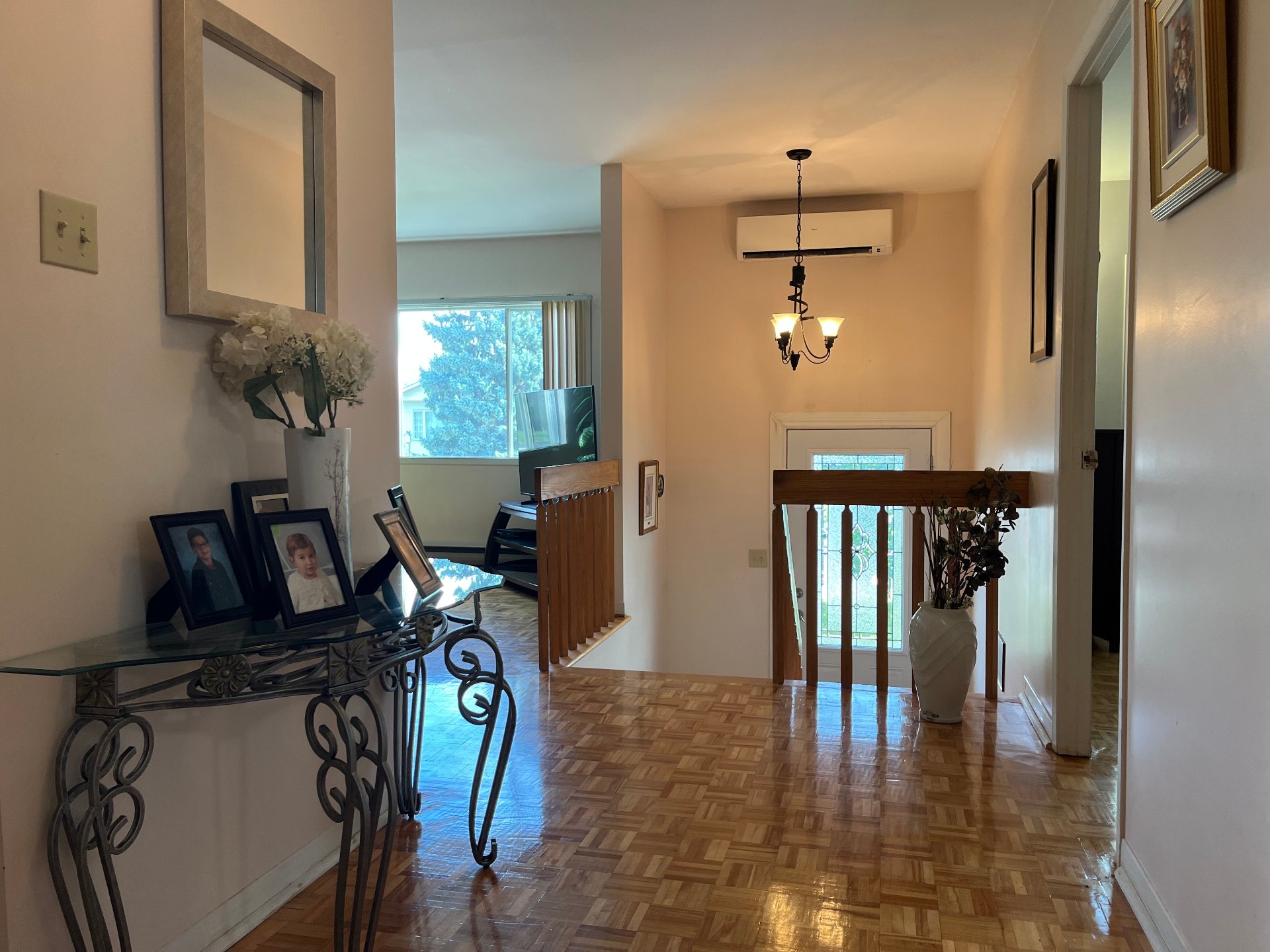 802 Rue Maisonneuve, Longueuil (Saint-Hubert), Quebec J3Y7W8, 3 Chambres Chambres, 8 Chambres Chambres,1 Salle de bainsSalle de bain,Résidentiel,À vendre,Rue Maisonneuve,27461595