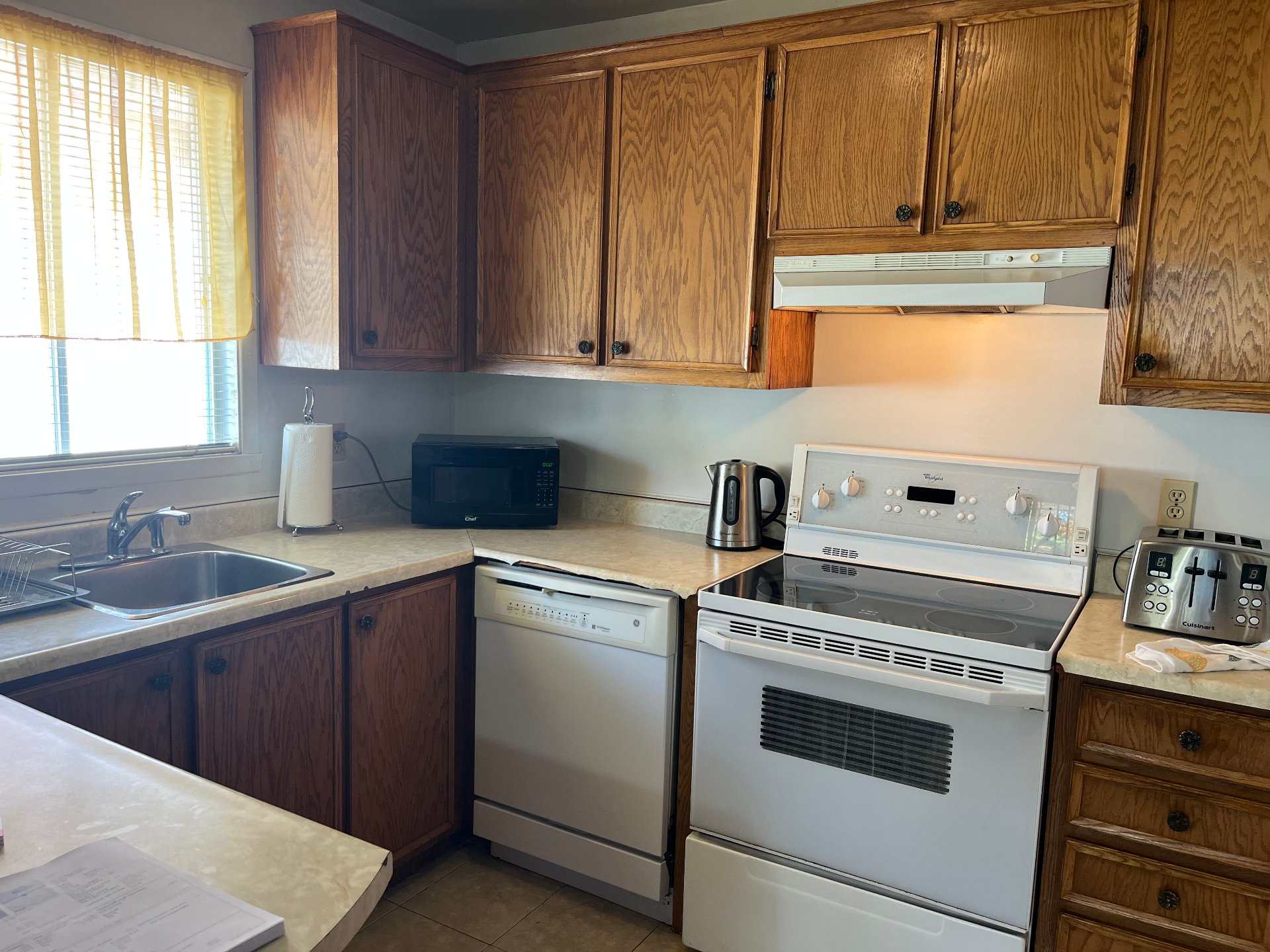 802 Rue Maisonneuve, Longueuil (Saint-Hubert), Quebec J3Y7W8, 3 Chambres Chambres, 8 Chambres Chambres,1 Salle de bainsSalle de bain,Résidentiel,À vendre,Rue Maisonneuve,27461595