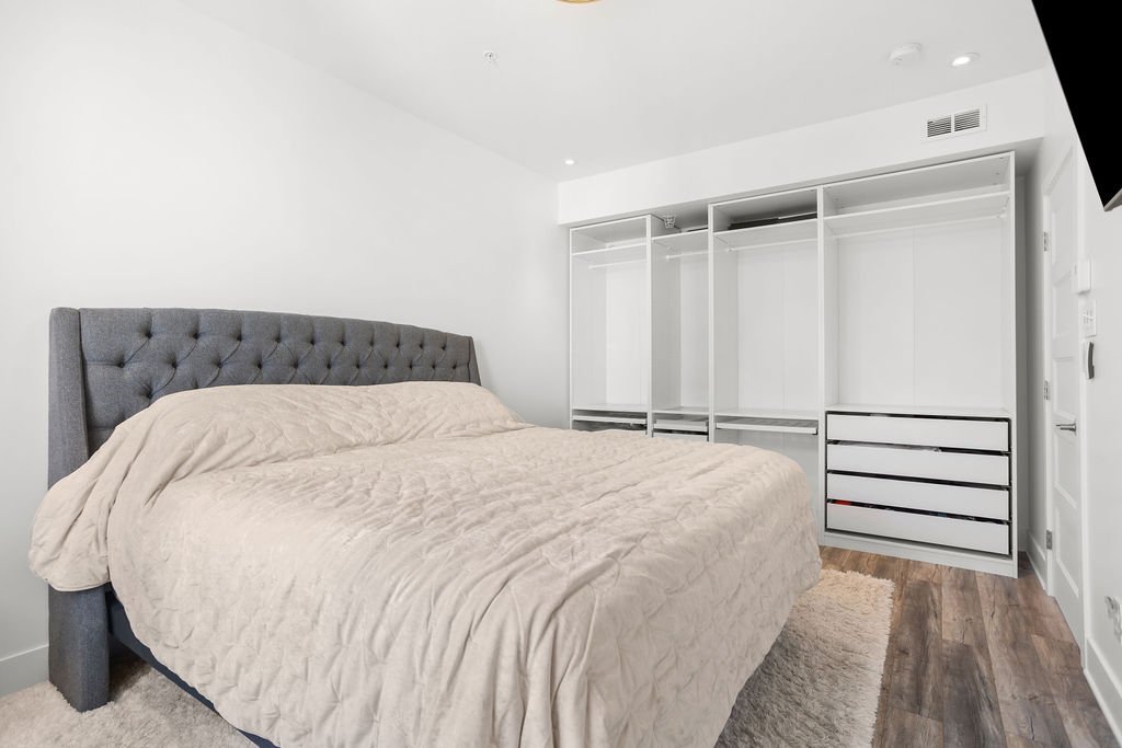 7705 Boul. St-Martin O., Laval (Sainte-Dorothée), Quebec H7X0E9, 2 Bedrooms Bedrooms, 6 Rooms Rooms,1 BathroomBathrooms,Residential,For Sale,Boul. St-Martin O.,9377344