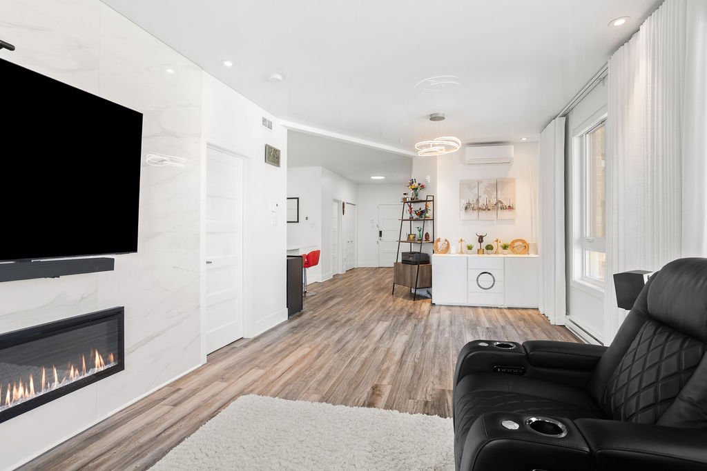 7705 Boul. St-Martin O., Laval (Sainte-Dorothée), Quebec H7X0E9, 2 Bedrooms Bedrooms, 6 Rooms Rooms,1 BathroomBathrooms,Residential,For Sale,Boul. St-Martin O.,9377344