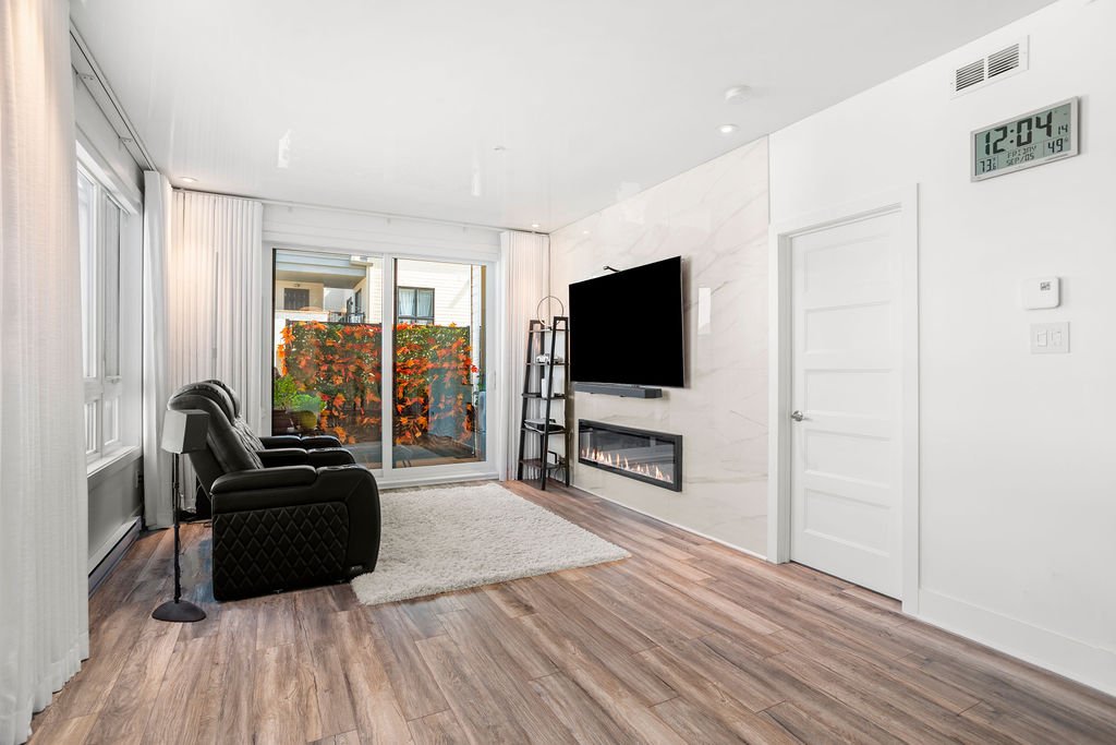 7705 Boul. St-Martin O., Laval (Sainte-Dorothée), Quebec H7X0E9, 2 Bedrooms Bedrooms, 6 Rooms Rooms,1 BathroomBathrooms,Residential,For Sale,Boul. St-Martin O.,9377344