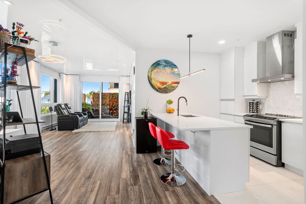 7705 Boul. St-Martin O., Laval (Sainte-Dorothée), Quebec H7X0E9, 2 Bedrooms Bedrooms, 6 Rooms Rooms,1 BathroomBathrooms,Residential,For Sale,Boul. St-Martin O.,9377344