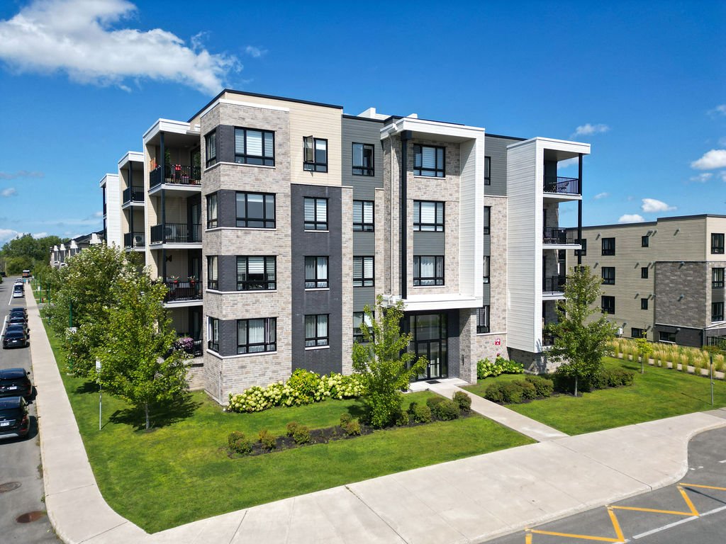 7705 Boul. St-Martin O., Laval (Sainte-Dorothée), Quebec H7X0E9, 2 Bedrooms Bedrooms, 6 Rooms Rooms,1 BathroomBathrooms,Residential,For Sale,Boul. St-Martin O.,9377344