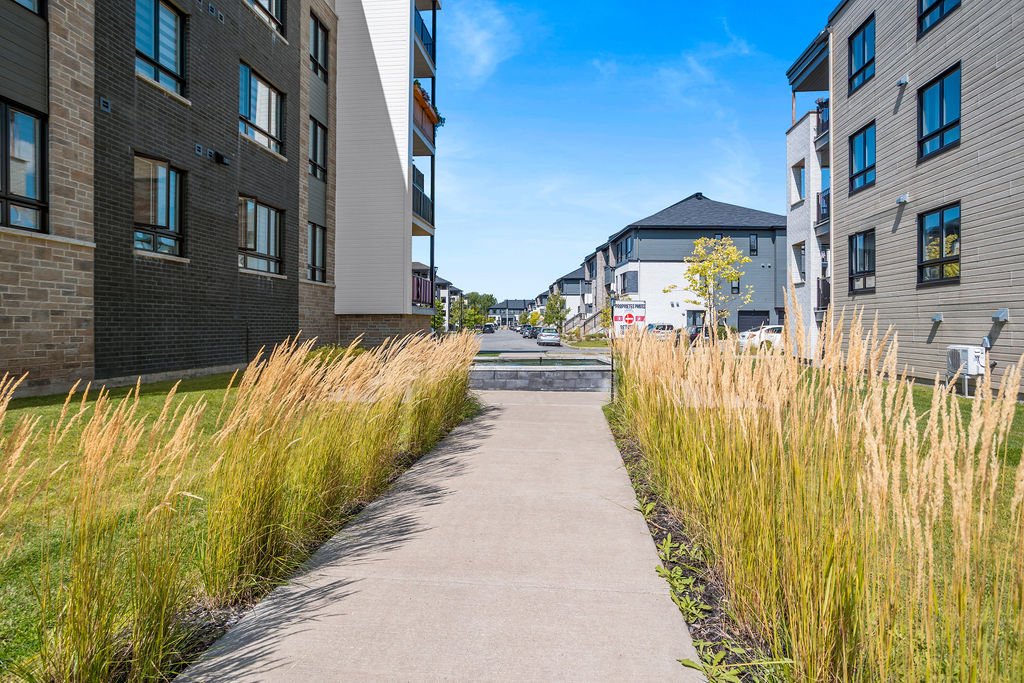 7705 Boul. St-Martin O., Laval (Sainte-Dorothée), Quebec H7X0E9, 2 Bedrooms Bedrooms, 6 Rooms Rooms,1 BathroomBathrooms,Residential,For Sale,Boul. St-Martin O.,9377344