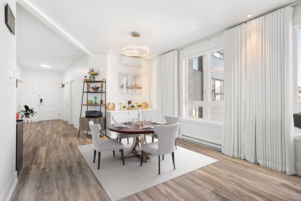 7705 Boul. St-Martin O., Laval (Sainte-Dorothée), Quebec H7X0E9, 2 Bedrooms Bedrooms, 6 Rooms Rooms,1 BathroomBathrooms,Residential,For Sale,Boul. St-Martin O.,9377344