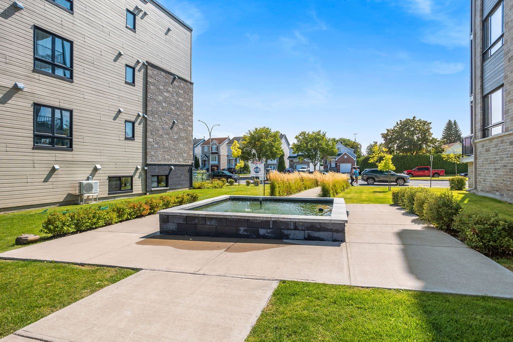 7705 Boul. St-Martin O., Laval (Sainte-Dorothée), Quebec H7X0E9, 2 Bedrooms Bedrooms, 6 Rooms Rooms,1 BathroomBathrooms,Residential,For Sale,Boul. St-Martin O.,9377344