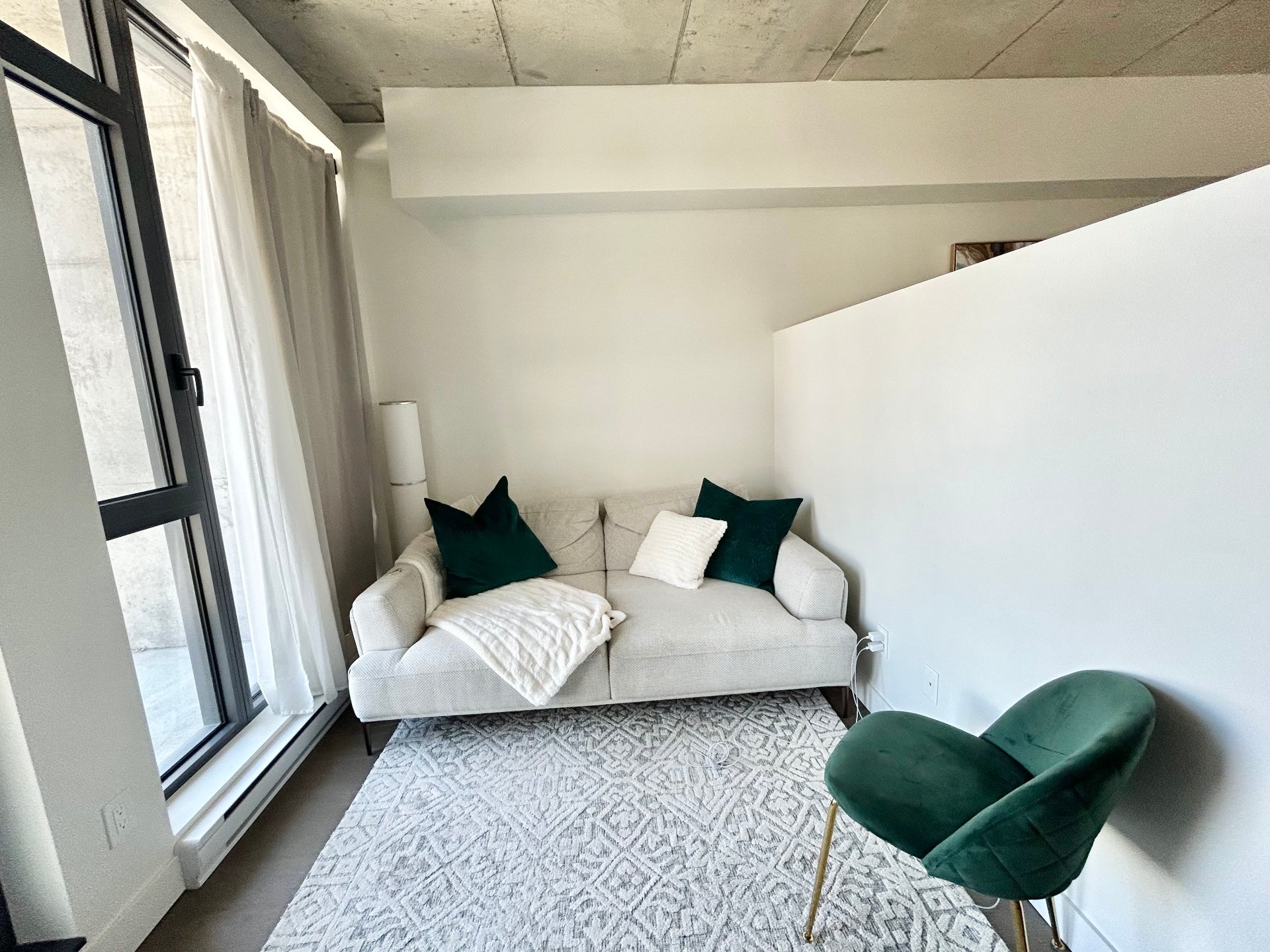 200 Boul. Marcel-Laurin, Montréal (Saint-Laurent), Quebec H4M2L4, 1 Bedroom Bedrooms, 4 Rooms Rooms,1 BathroomBathrooms,Residential,For Rent,Boul. Marcel-Laurin,12844825