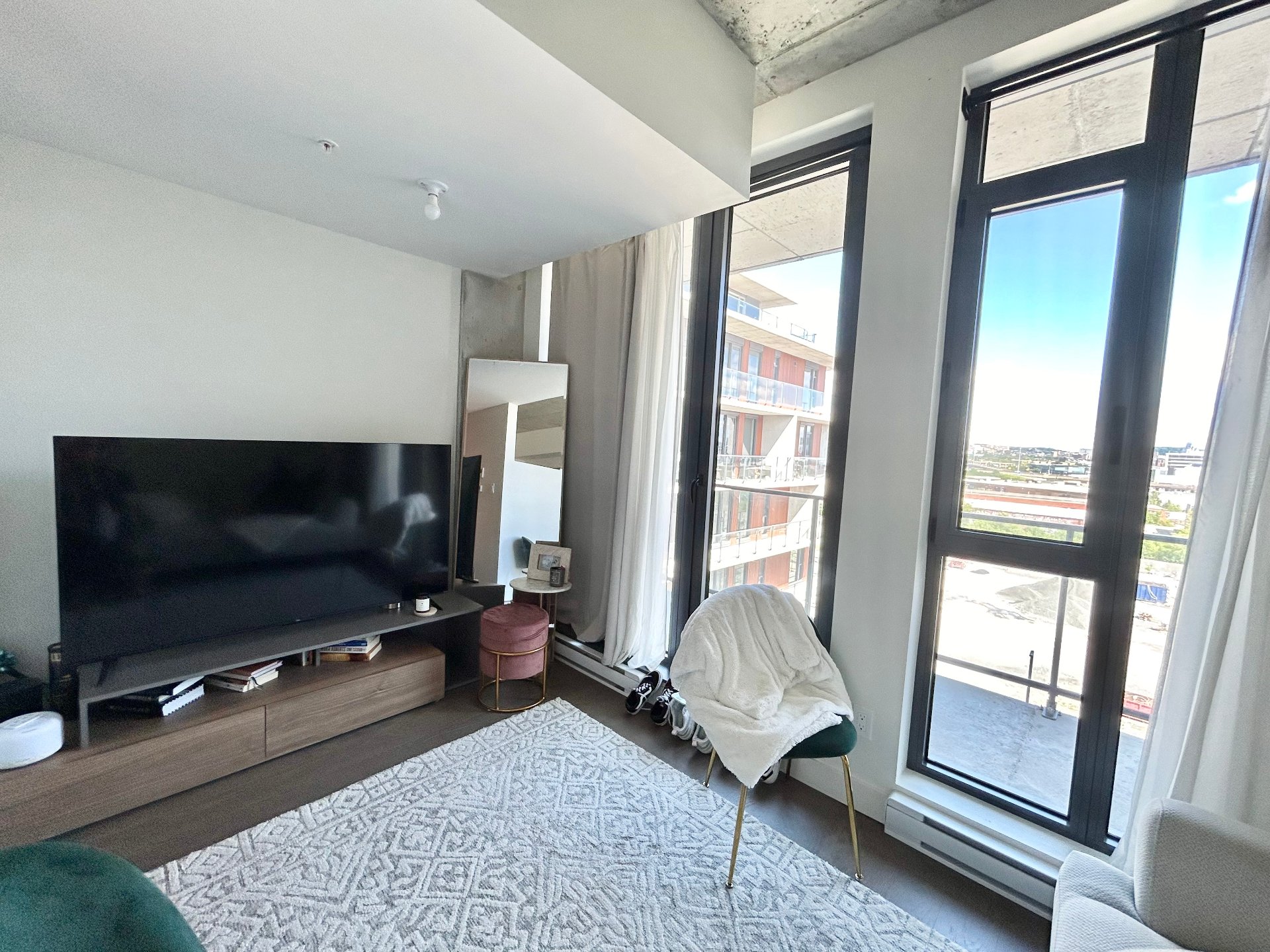 200 Boul. Marcel-Laurin, Montréal (Saint-Laurent), Quebec H4M2L4, 1 Bedroom Bedrooms, 4 Rooms Rooms,1 BathroomBathrooms,Residential,For Rent,Boul. Marcel-Laurin,12844825
