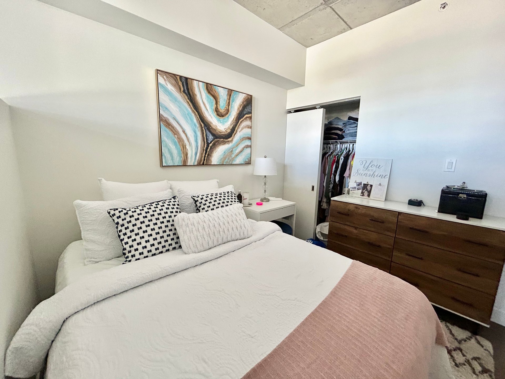 200 Boul. Marcel-Laurin, Montréal (Saint-Laurent), Quebec H4M2L4, 1 Bedroom Bedrooms, 4 Rooms Rooms,1 BathroomBathrooms,Residential,For Rent,Boul. Marcel-Laurin,12844825