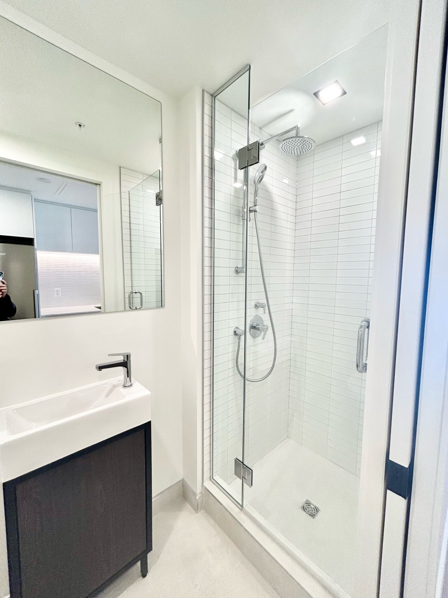 1210 Rue Jeanne-Mance, Montréal (Ville-Marie), Quebec H2X1M1, 3 Chambres Chambres,1 Salle de bainsSalle de bain,Résidentiel,A Louer,Rue Jeanne-Mance,12958550