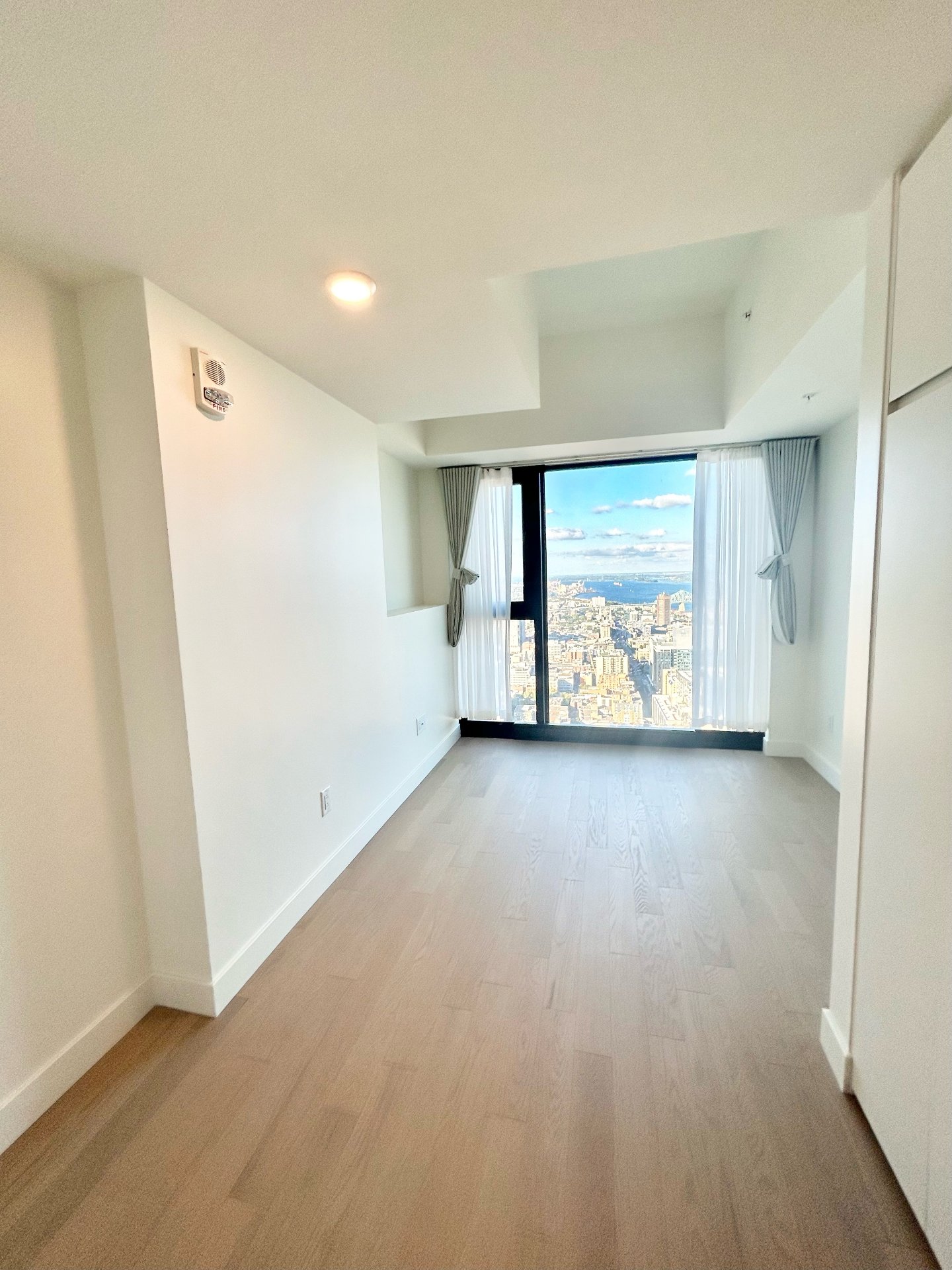 1210 Rue Jeanne-Mance, Montréal (Ville-Marie), Quebec H2X1M1, 3 Chambres Chambres,1 Salle de bainsSalle de bain,Résidentiel,A Louer,Rue Jeanne-Mance,12958550