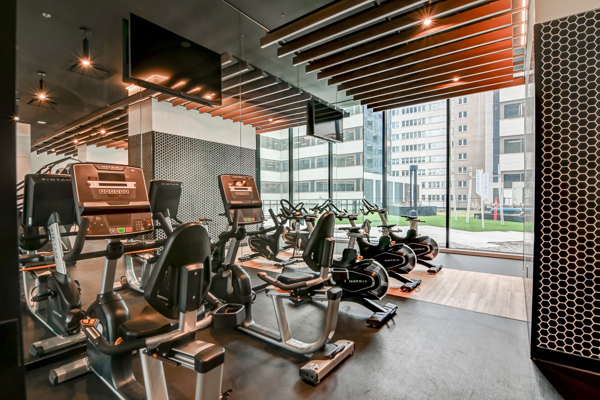 1210 Rue Jeanne-Mance, Montréal (Ville-Marie), Quebec H2X1M1, 3 Chambres Chambres,1 Salle de bainsSalle de bain,Résidentiel,A Louer,Rue Jeanne-Mance,12958550