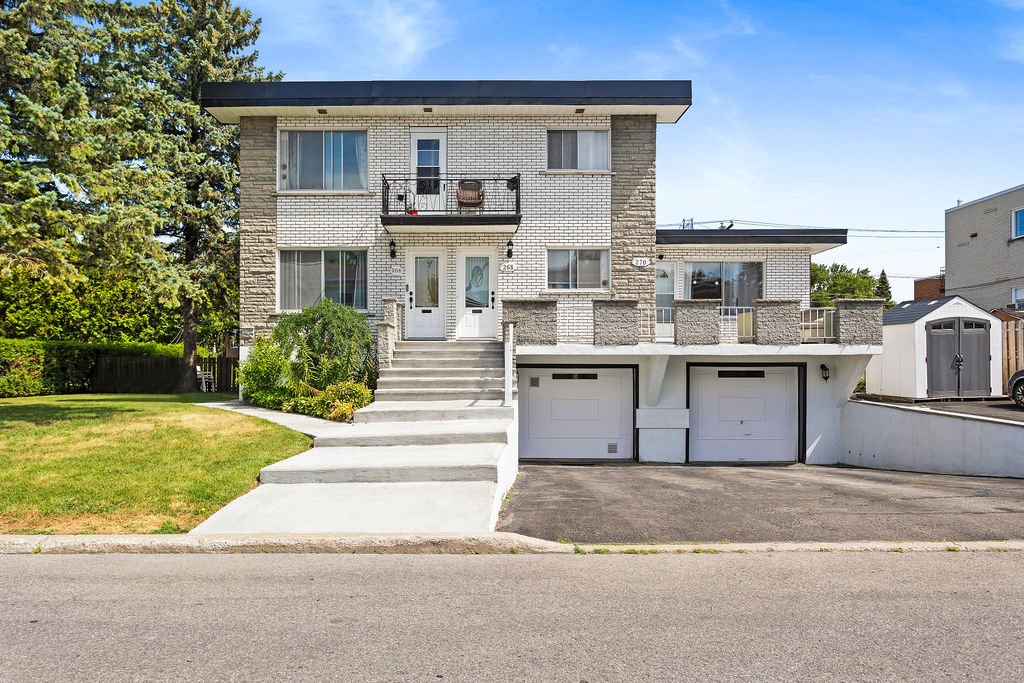 Multi-family (2 to 5 units) For Sale