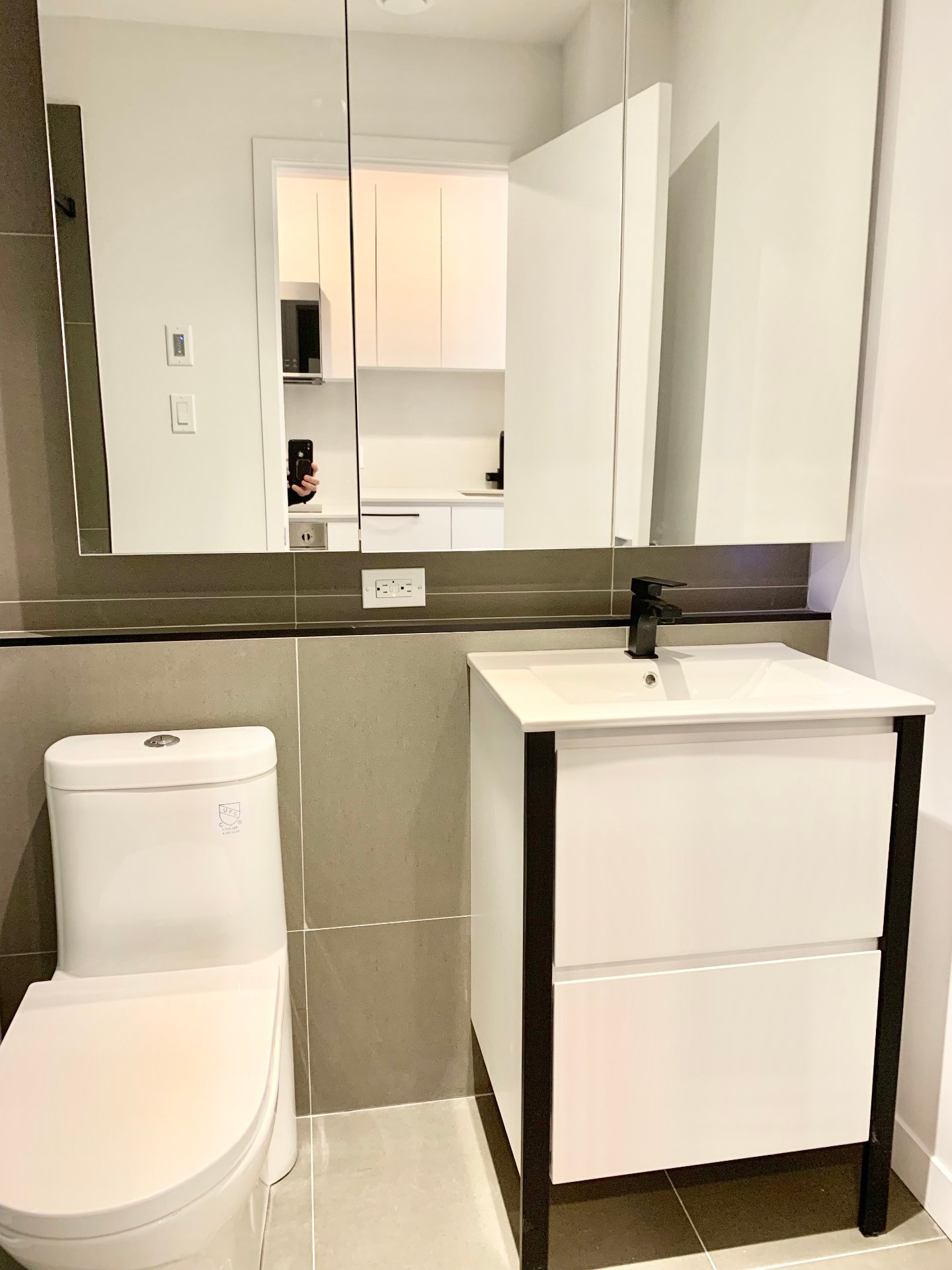 1160 Rue MacKay, Montréal (Ville-Marie), Quebec H3G0G8, 3 Rooms Rooms,1 BathroomBathrooms,Residential,For Rent,Rue MacKay,20187123