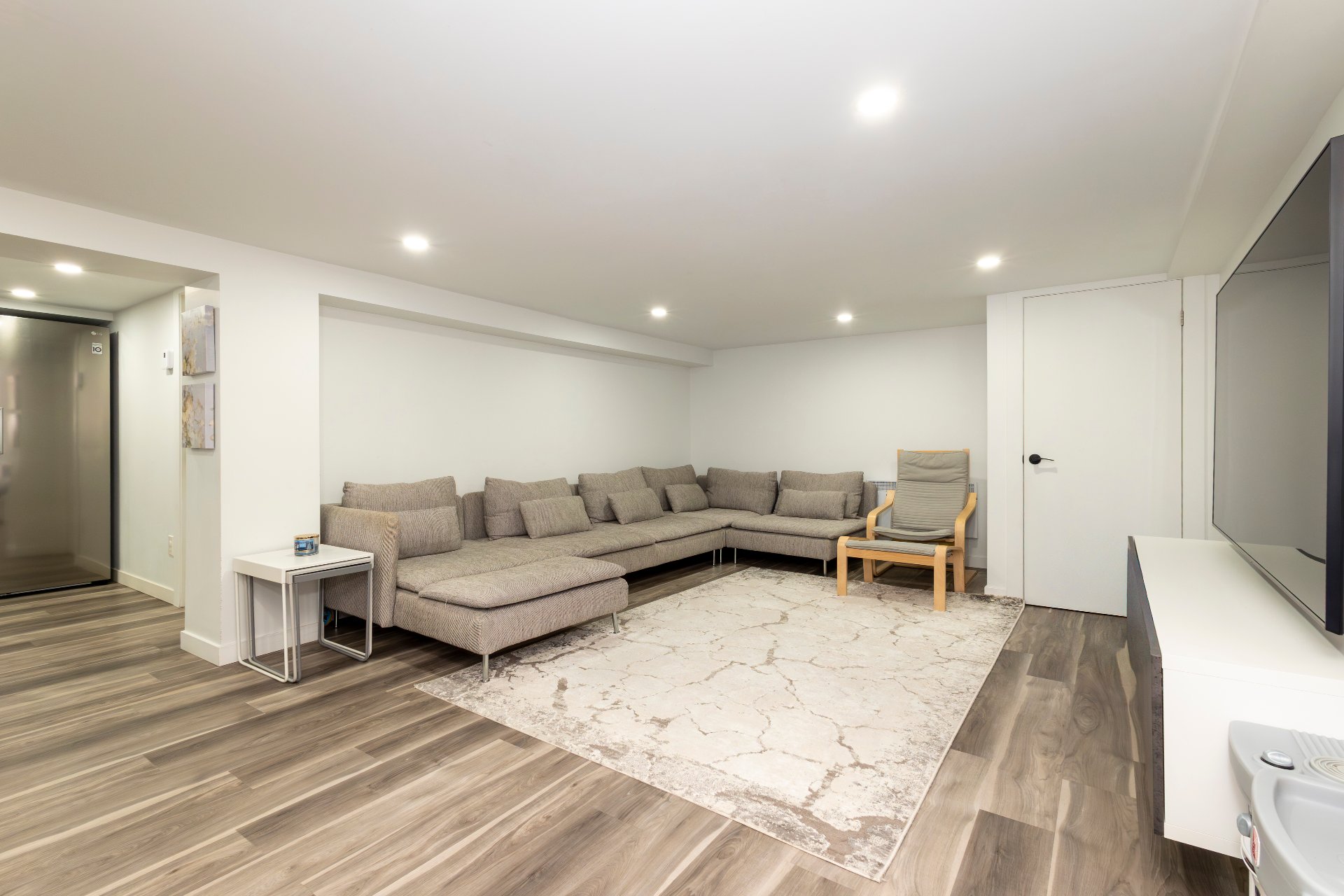 580 Rue Fraser, Montréal (Saint-Laurent), Quebec H4M1Z2, 5 Chambres Chambres, 13 Chambres Chambres,2 Salle de bainSalle de bain,Résidentiel,À vendre,Rue Fraser,27942451