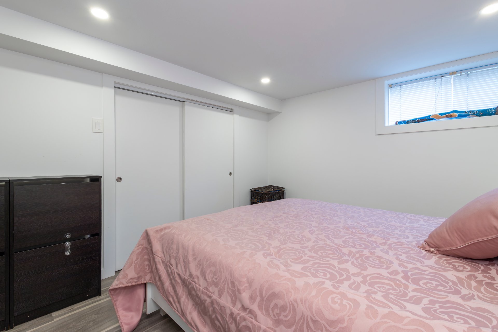 580 Rue Fraser, Montréal (Saint-Laurent), Quebec H4M1Z2, 5 Chambres Chambres, 13 Chambres Chambres,2 Salle de bainSalle de bain,Résidentiel,À vendre,Rue Fraser,27942451