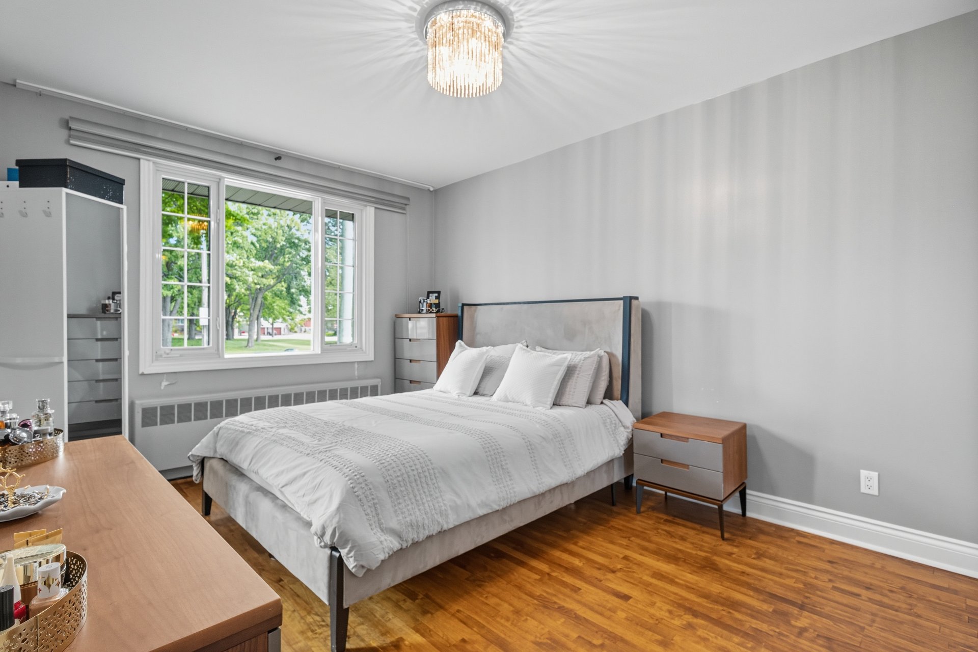 580 Rue Fraser, Montréal (Saint-Laurent), Quebec H4M1Z2, 5 Chambres Chambres, 13 Chambres Chambres,2 Salle de bainSalle de bain,Résidentiel,À vendre,Rue Fraser,27942451