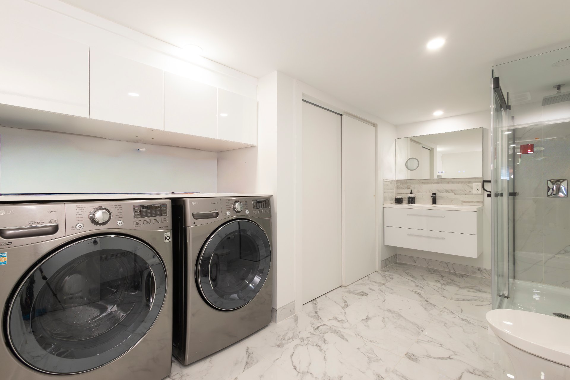 580 Rue Fraser, Montréal (Saint-Laurent), Quebec H4M1Z2, 5 Chambres Chambres, 13 Chambres Chambres,2 Salle de bainSalle de bain,Résidentiel,À vendre,Rue Fraser,27942451