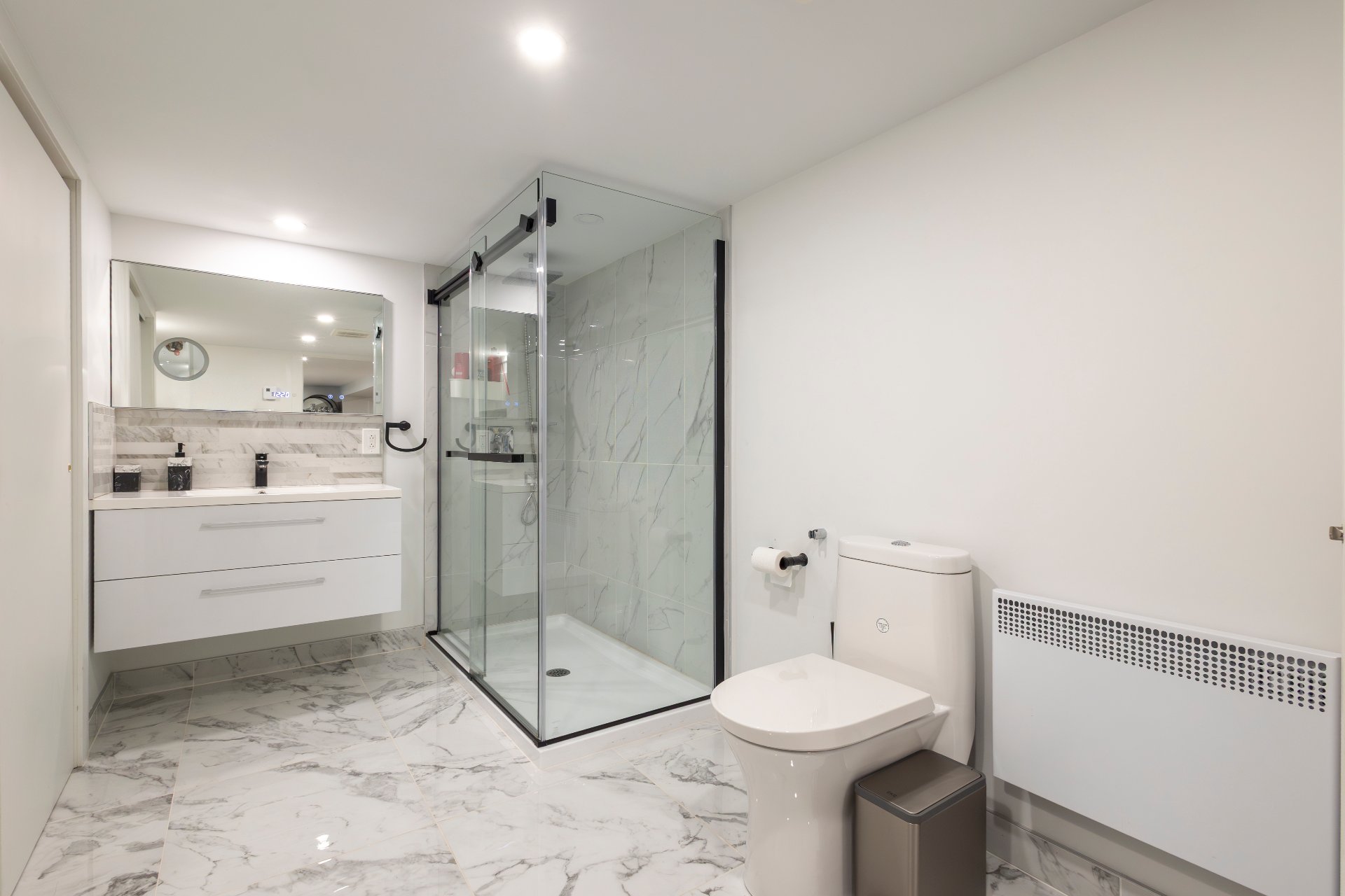 580 Rue Fraser, Montréal (Saint-Laurent), Quebec H4M1Z2, 5 Chambres Chambres, 13 Chambres Chambres,2 Salle de bainSalle de bain,Résidentiel,À vendre,Rue Fraser,27942451