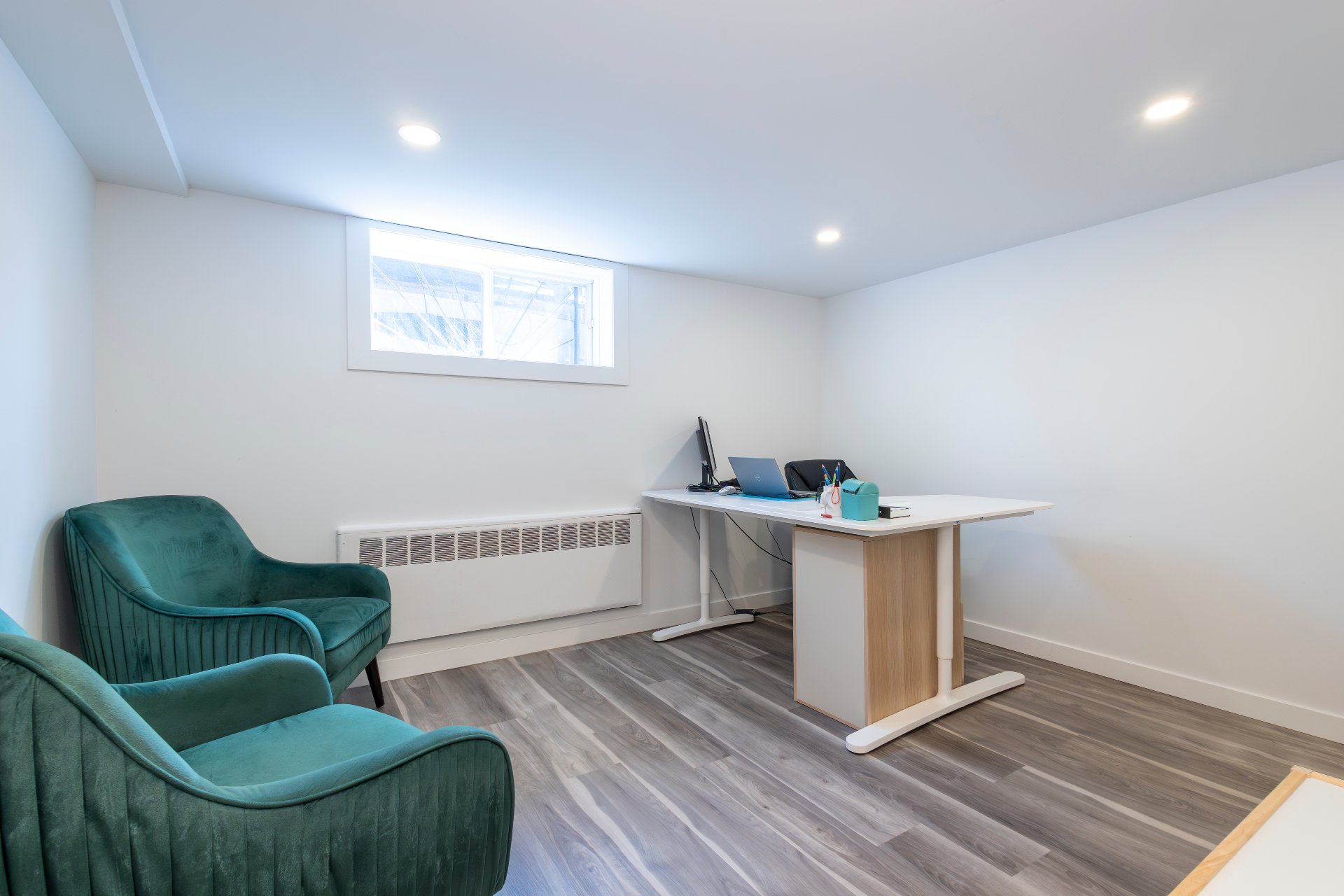 580 Rue Fraser, Montréal (Saint-Laurent), Quebec H4M1Z2, 5 Chambres Chambres, 13 Chambres Chambres,2 Salle de bainSalle de bain,Résidentiel,À vendre,Rue Fraser,27942451
