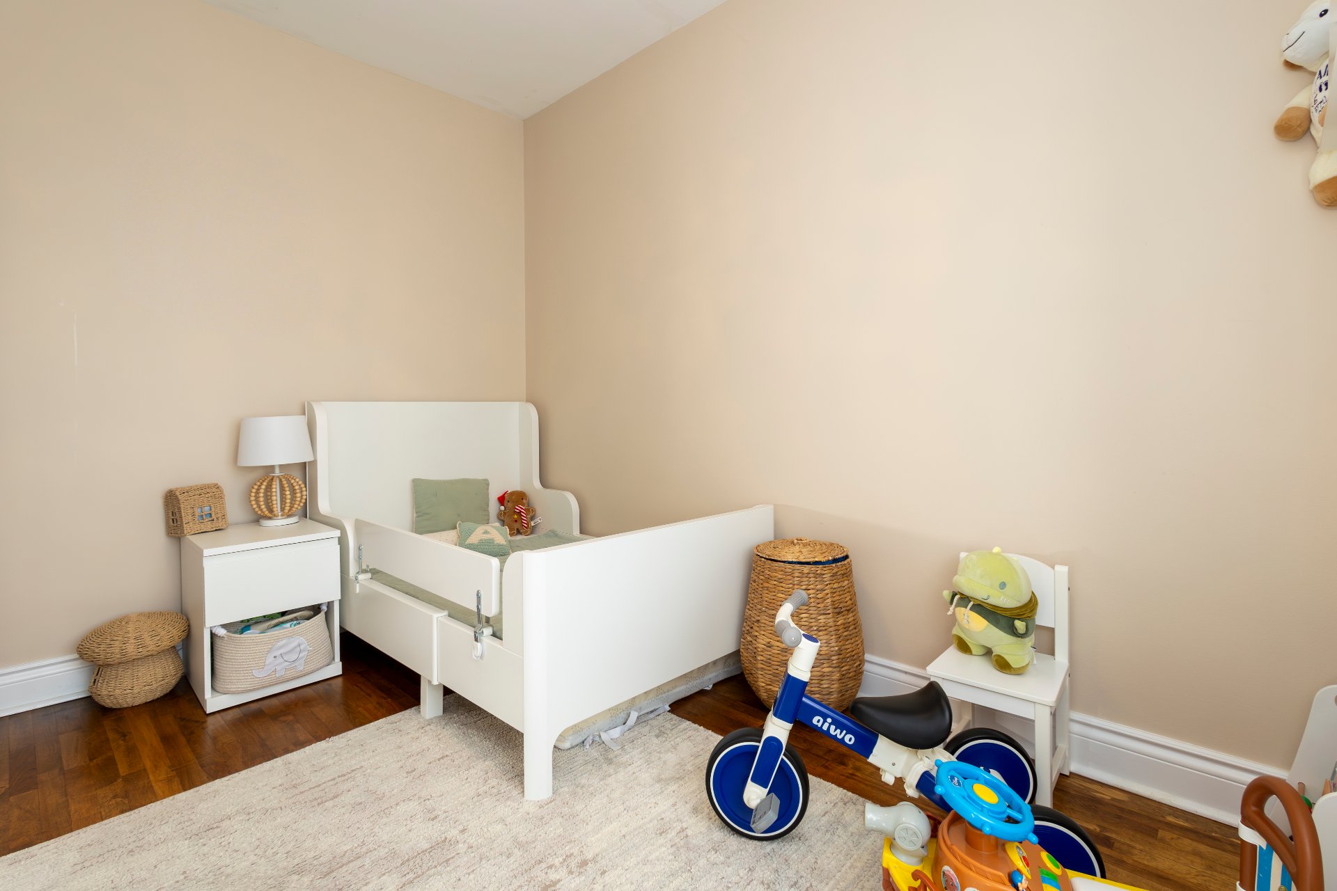 580 Rue Fraser, Montréal (Saint-Laurent), Quebec H4M1Z2, 5 Chambres Chambres, 13 Chambres Chambres,2 Salle de bainSalle de bain,Résidentiel,À vendre,Rue Fraser,27942451