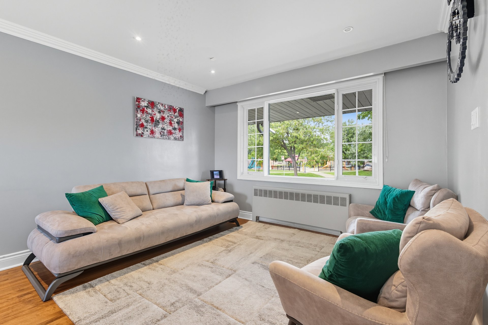 580 Rue Fraser, Montréal (Saint-Laurent), Quebec H4M1Z2, 5 Chambres Chambres, 13 Chambres Chambres,2 Salle de bainSalle de bain,Résidentiel,À vendre,Rue Fraser,27942451