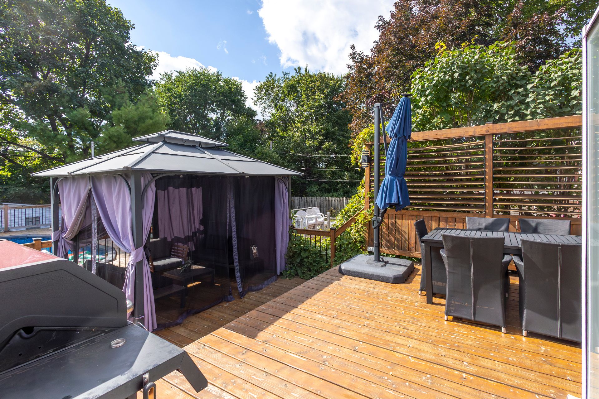 580 Rue Fraser, Montréal (Saint-Laurent), Quebec H4M1Z2, 5 Chambres Chambres, 13 Chambres Chambres,2 Salle de bainSalle de bain,Résidentiel,À vendre,Rue Fraser,27942451