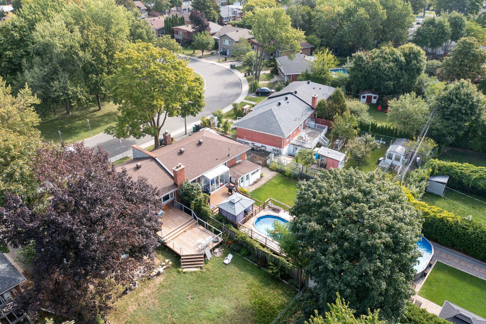 580 Rue Fraser, Montréal (Saint-Laurent), Quebec H4M1Z2, 5 Chambres Chambres, 13 Chambres Chambres,2 Salle de bainSalle de bain,Résidentiel,À vendre,Rue Fraser,27942451