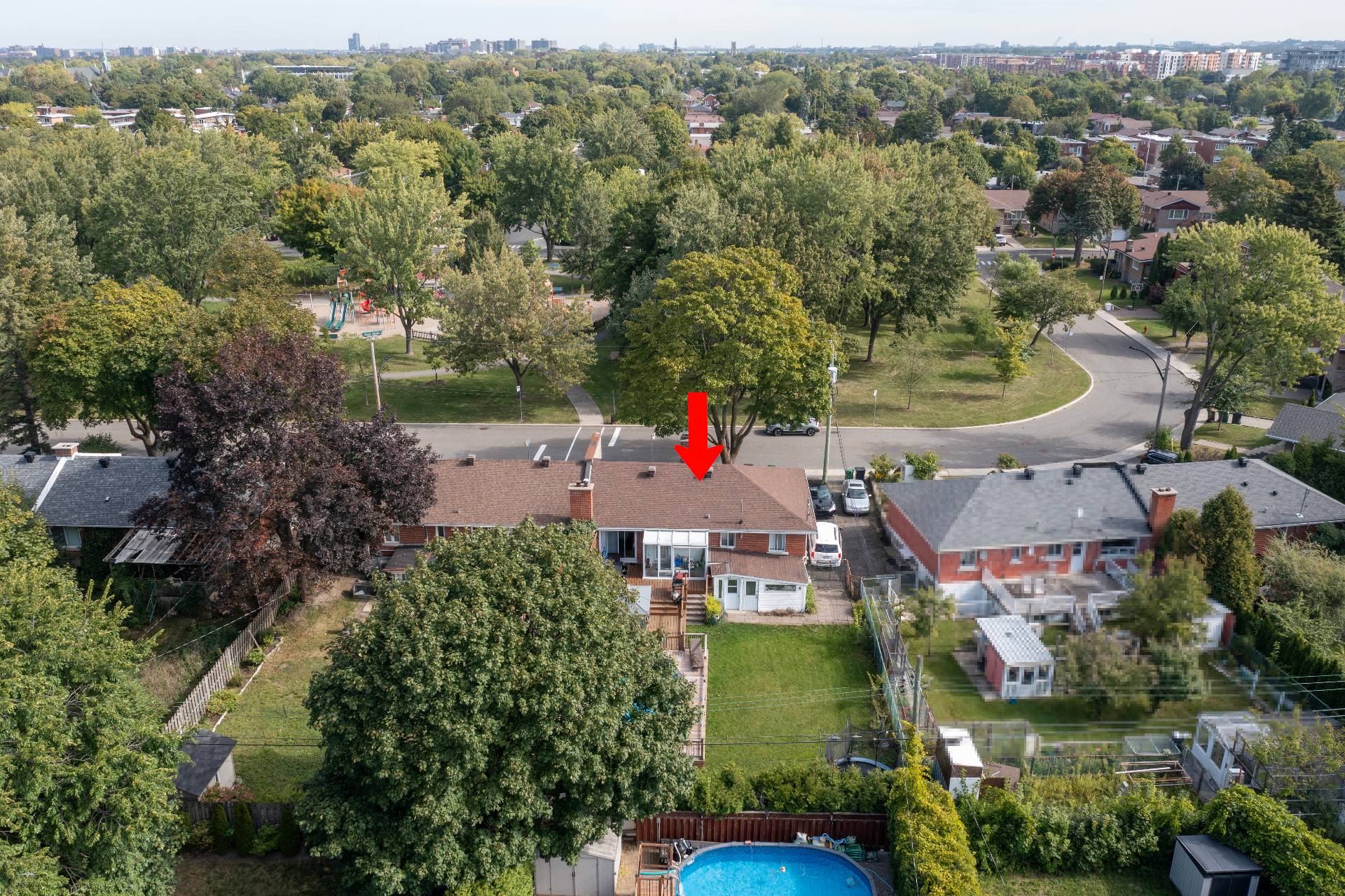 580 Rue Fraser, Montréal (Saint-Laurent), Quebec H4M1Z2, 5 Chambres Chambres, 13 Chambres Chambres,2 Salle de bainSalle de bain,Résidentiel,À vendre,Rue Fraser,27942451