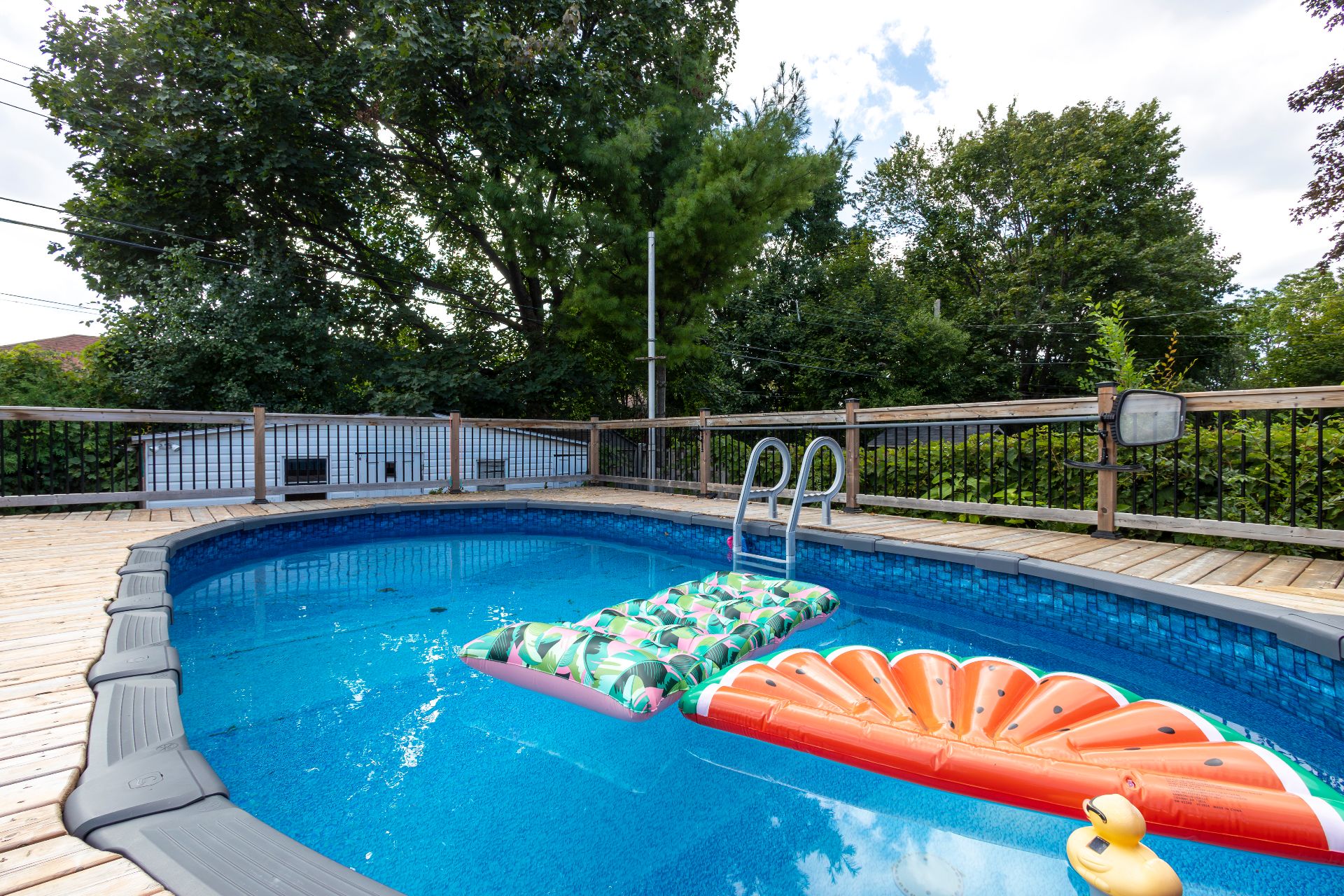 580 Rue Fraser, Montréal (Saint-Laurent), Quebec H4M1Z2, 5 Chambres Chambres, 13 Chambres Chambres,2 Salle de bainSalle de bain,Résidentiel,À vendre,Rue Fraser,27942451