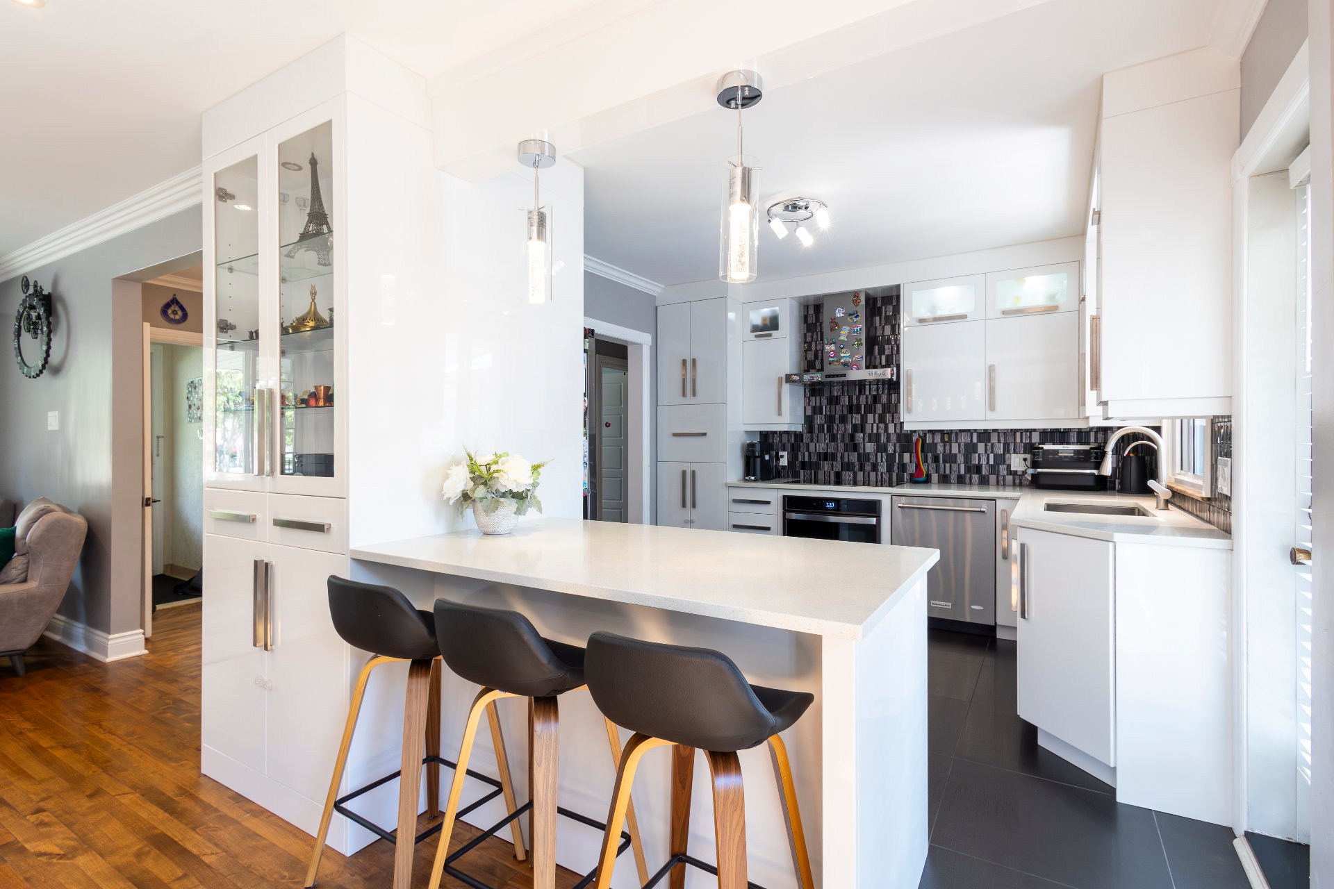 580 Rue Fraser, Montréal (Saint-Laurent), Quebec H4M1Z2, 5 Chambres Chambres, 13 Chambres Chambres,2 Salle de bainSalle de bain,Résidentiel,À vendre,Rue Fraser,27942451