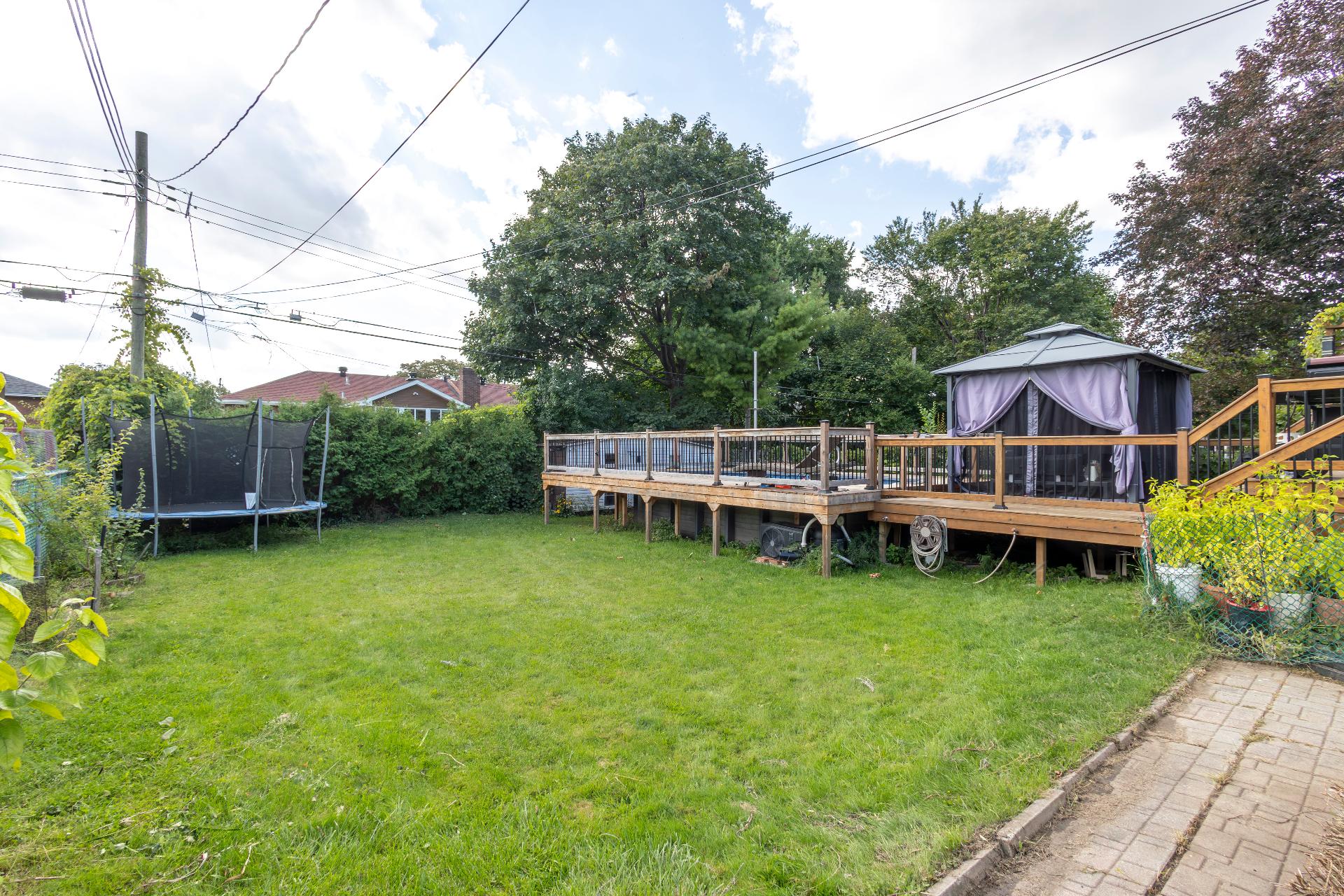 580 Rue Fraser, Montréal (Saint-Laurent), Quebec H4M1Z2, 5 Chambres Chambres, 13 Chambres Chambres,2 Salle de bainSalle de bain,Résidentiel,À vendre,Rue Fraser,27942451