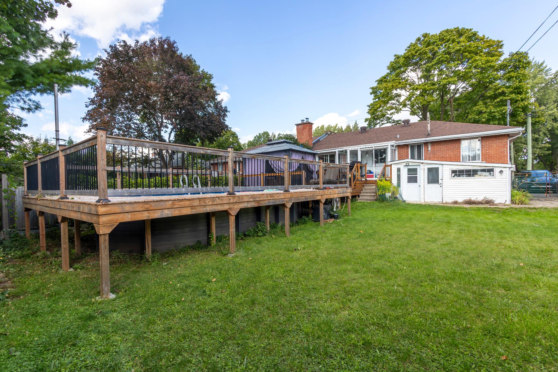 580 Rue Fraser, Montréal (Saint-Laurent), Quebec H4M1Z2, 5 Chambres Chambres, 13 Chambres Chambres,2 Salle de bainSalle de bain,Résidentiel,À vendre,Rue Fraser,27942451